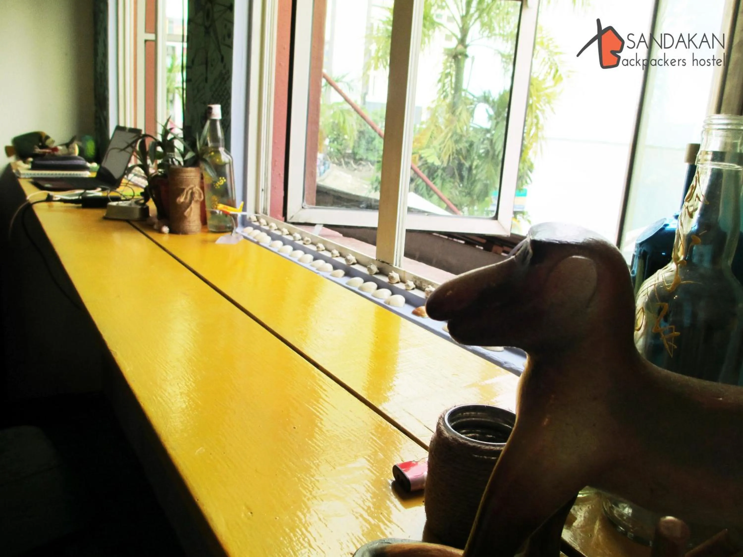 Communal lounge/ TV room in Sandakan Backpackers Hostel