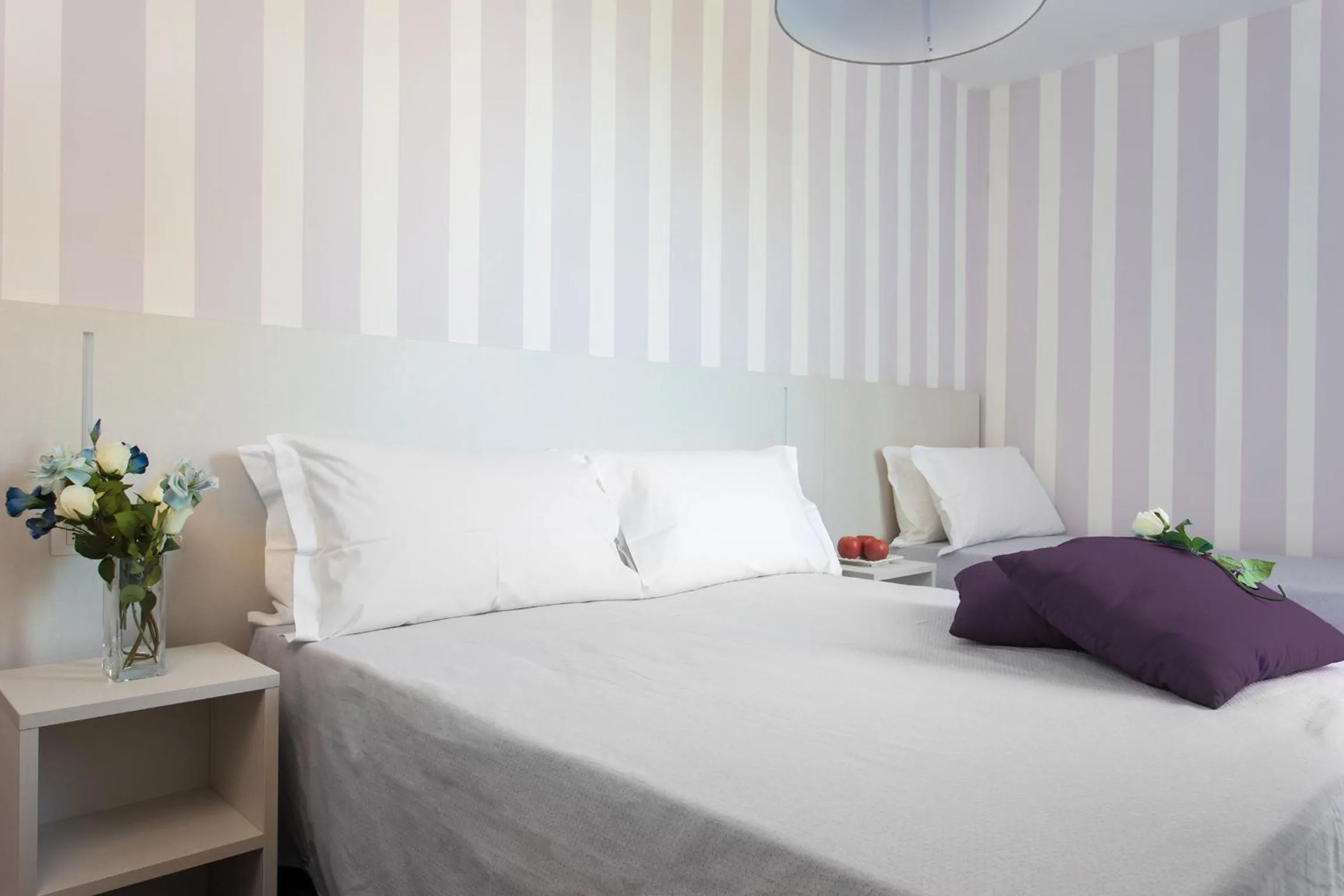 Photo of the whole room, Bed in Hotel Star