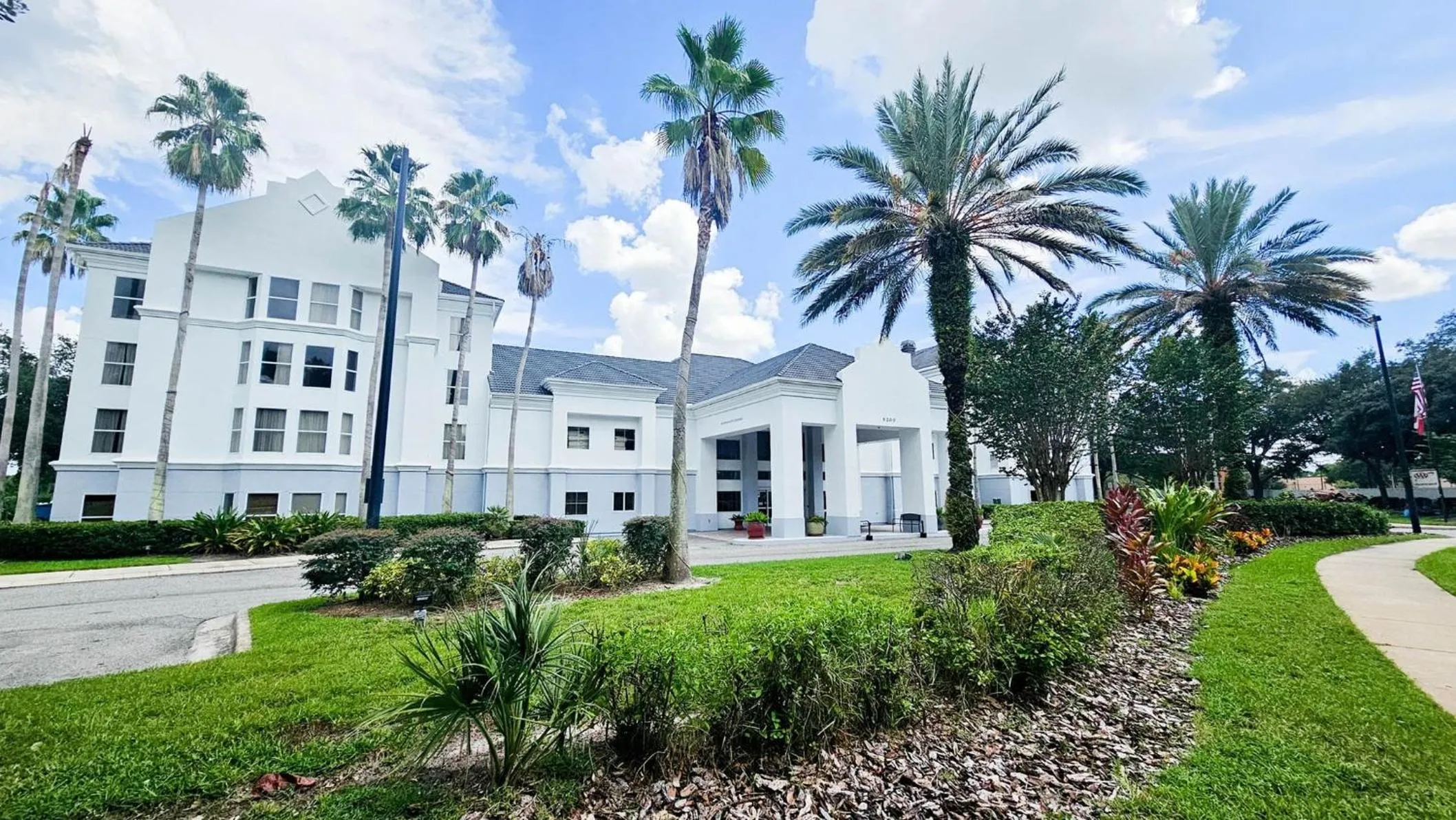 Property building in Montreal Suites Orlando