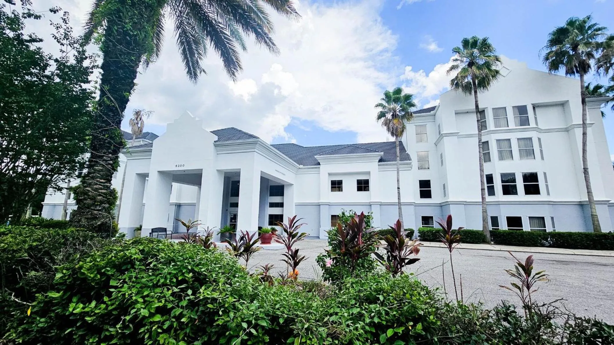 Property building in Montreal Suites Orlando