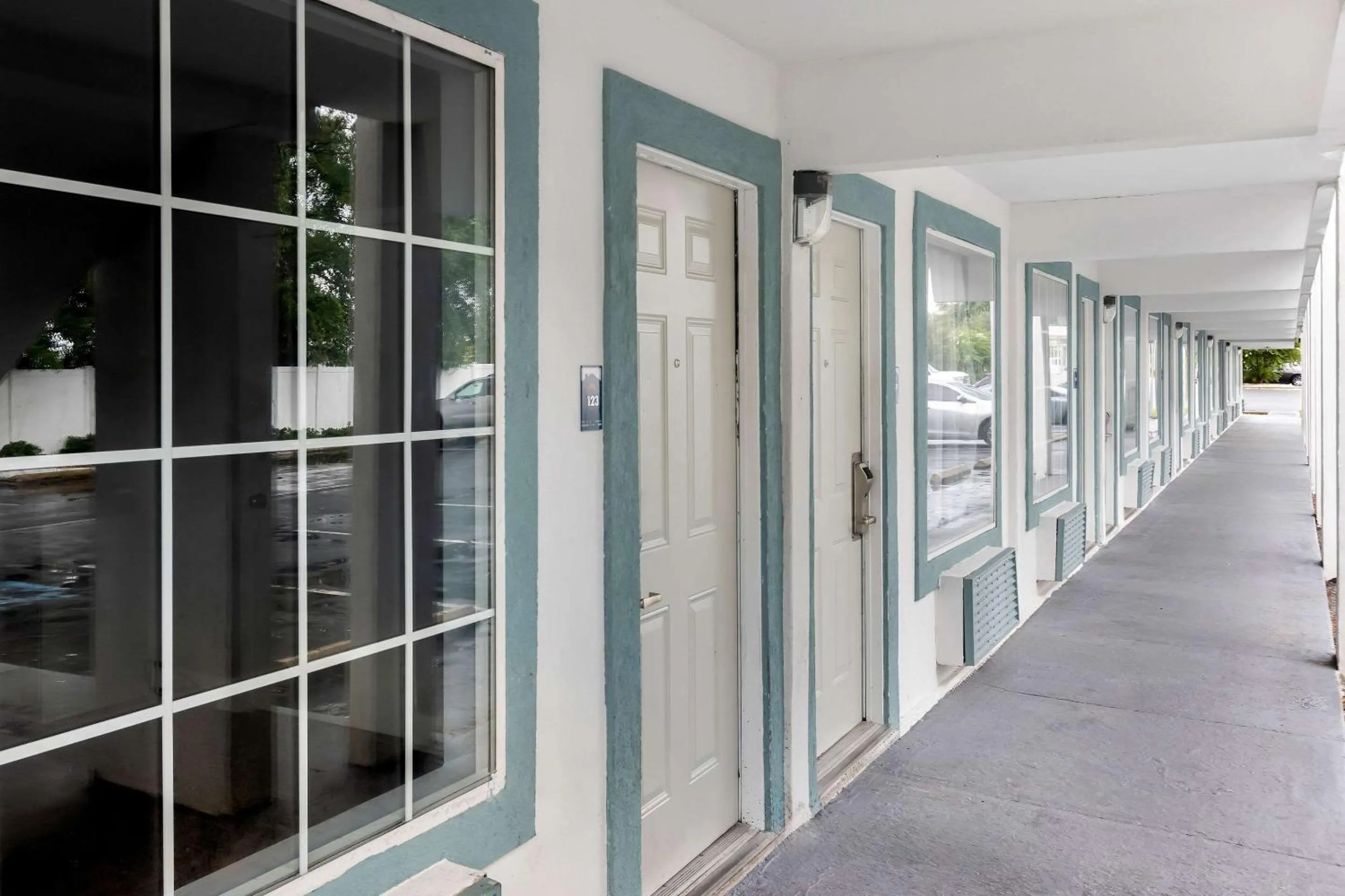 Property building in Suburban Studios Brunswick I-95