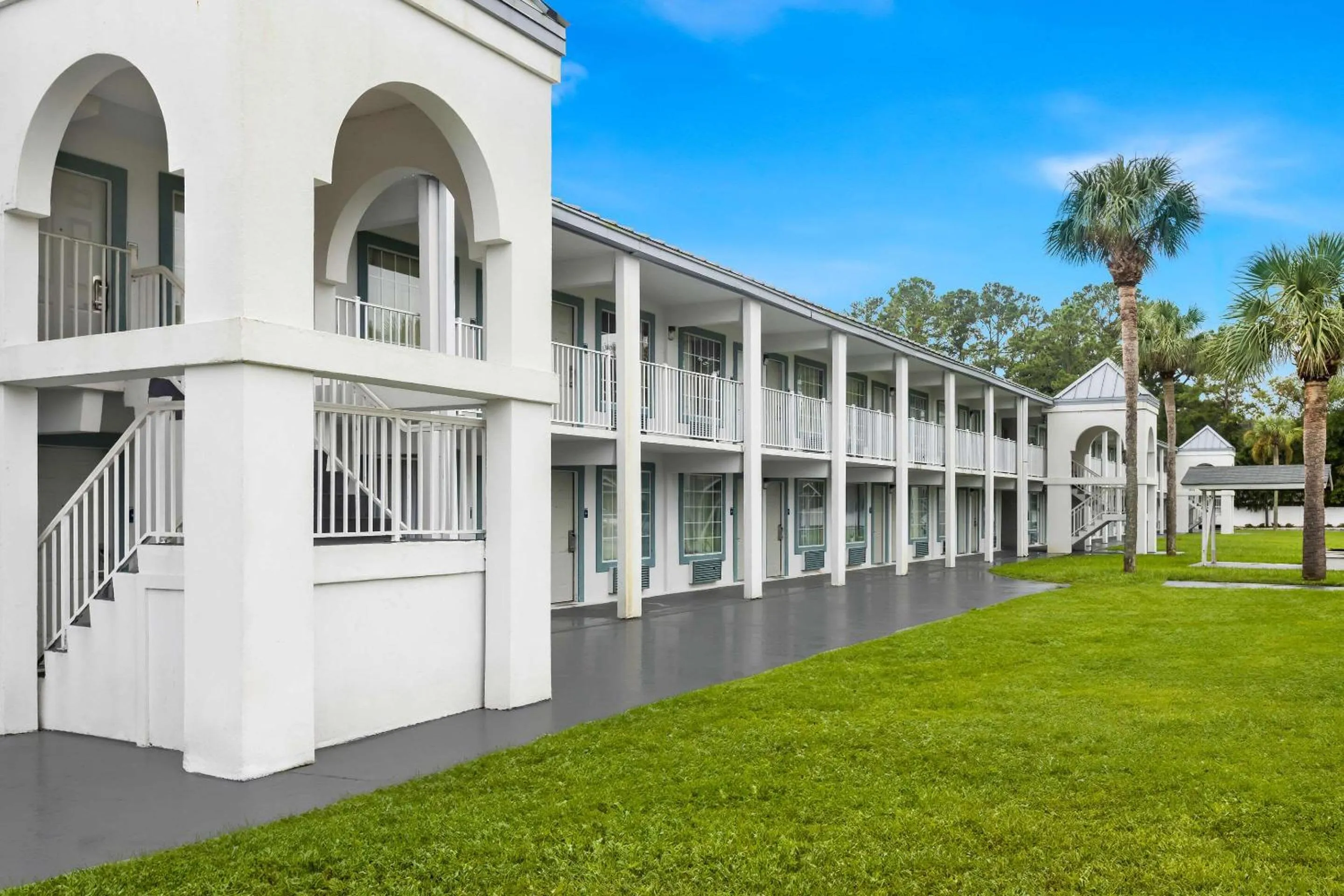 Property building in Suburban Studios Brunswick I-95