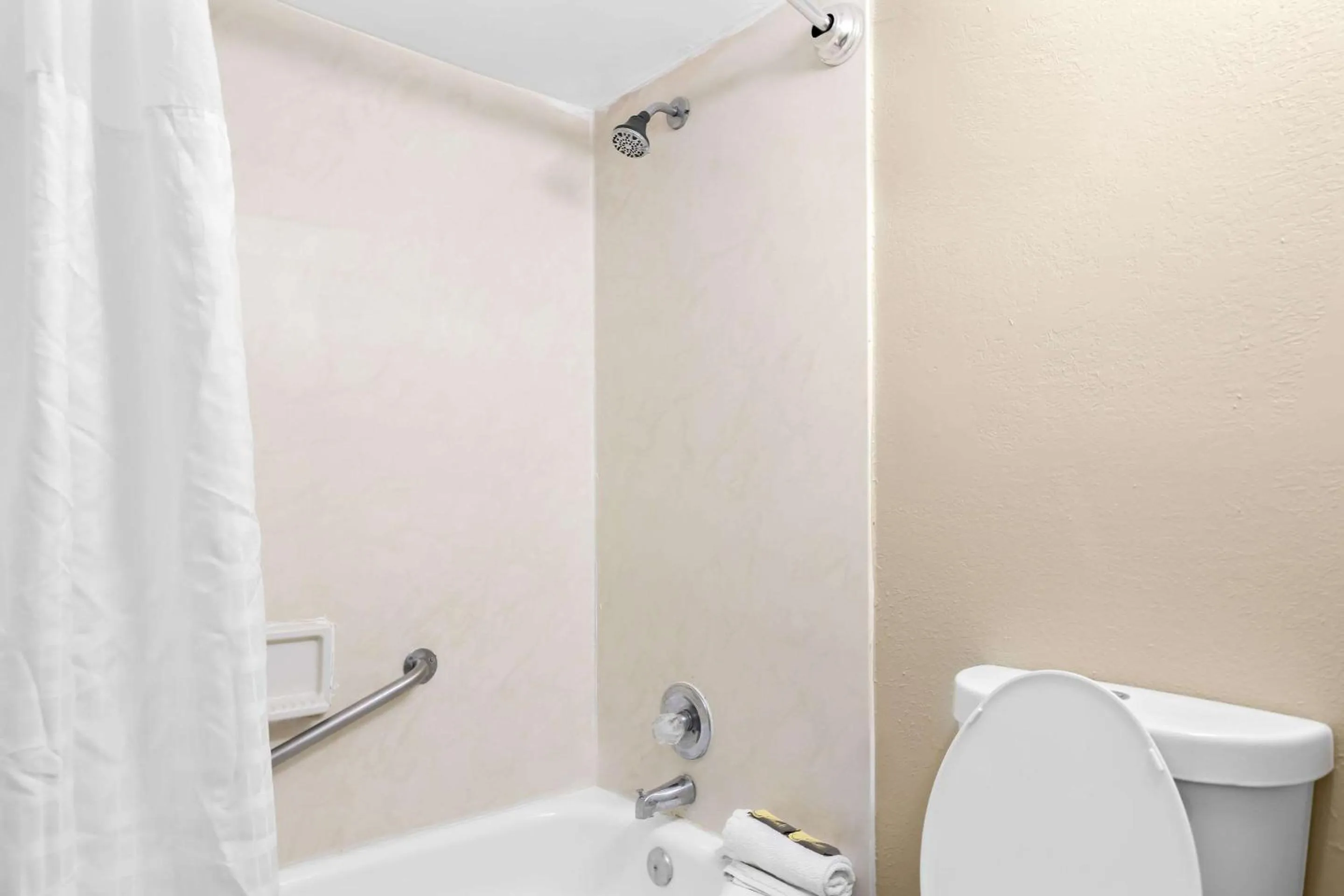 Bedroom in Suburban Studios Brunswick I-95