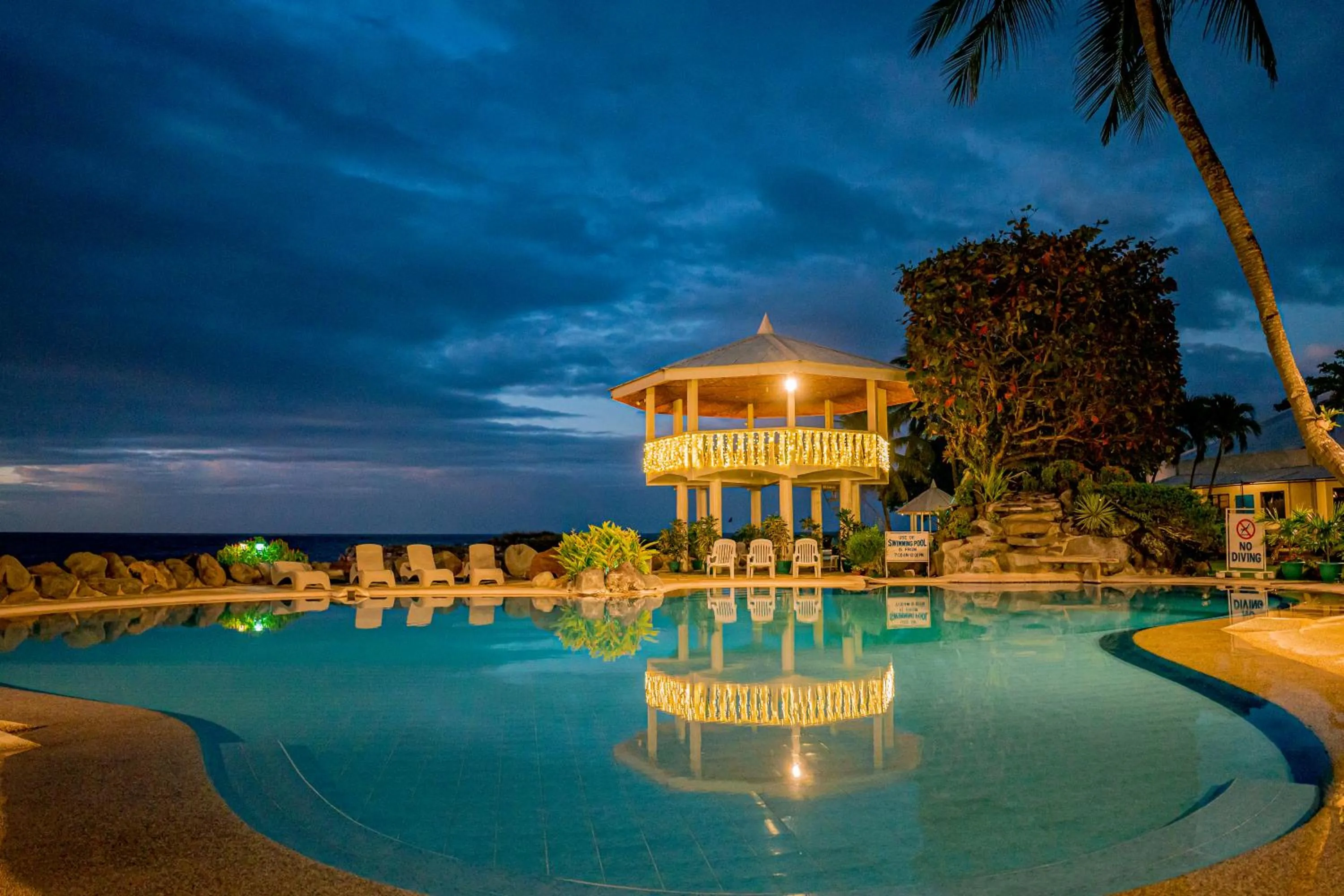Swimming pool in Paras Beach Resort - Camiguin