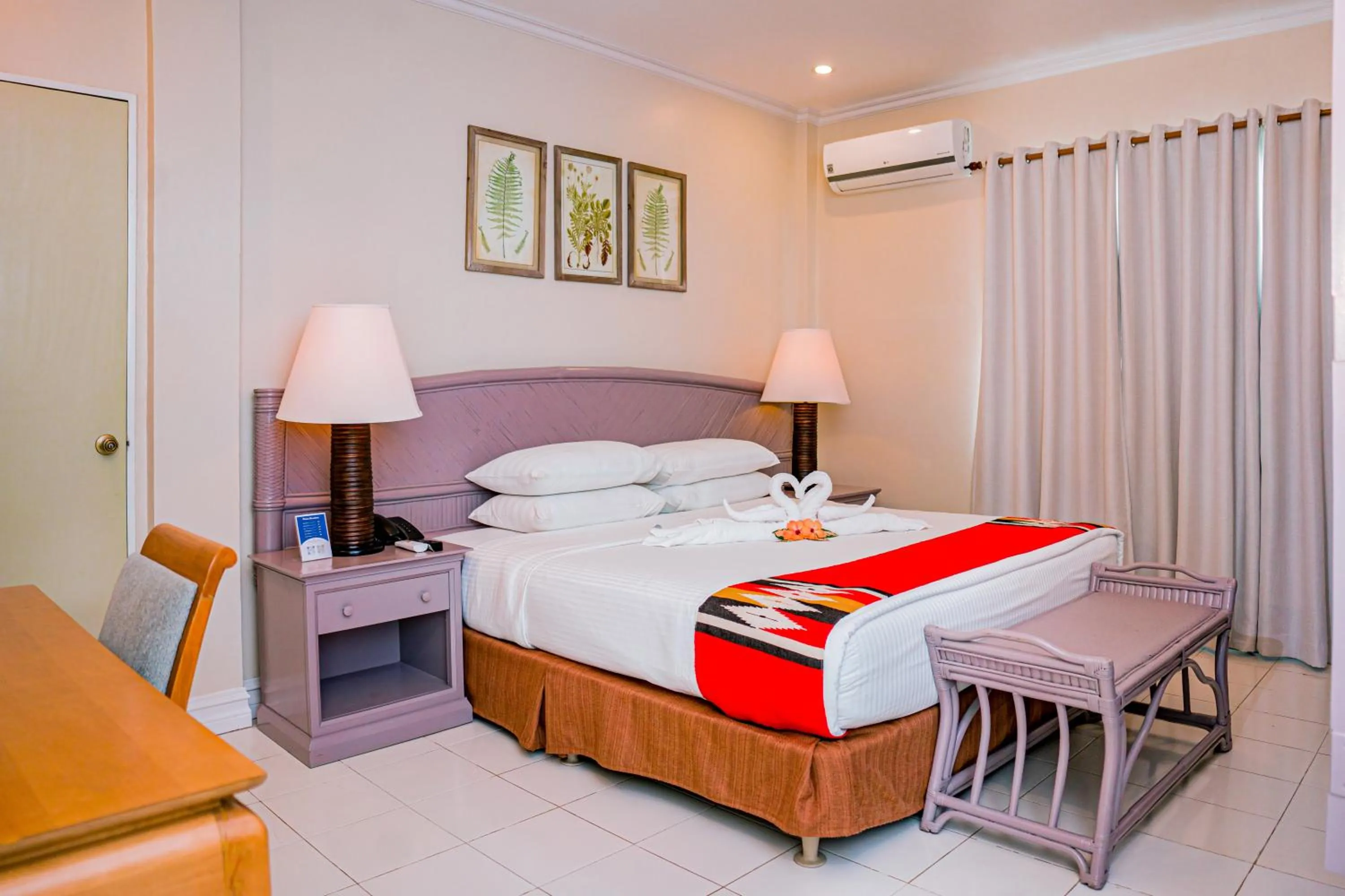 Bedroom, Bed in Paras Beach Resort - Camiguin