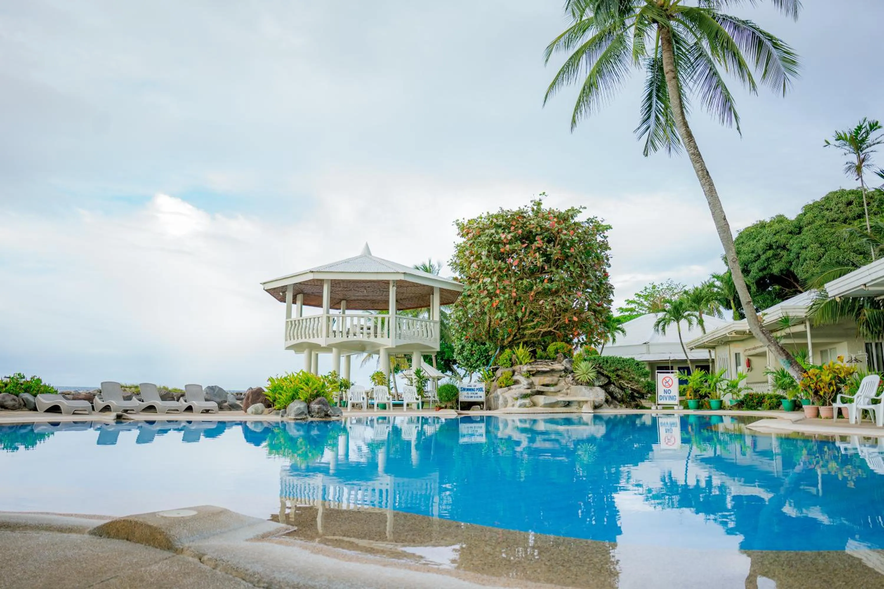 Swimming pool in Paras Beach Resort - Camiguin