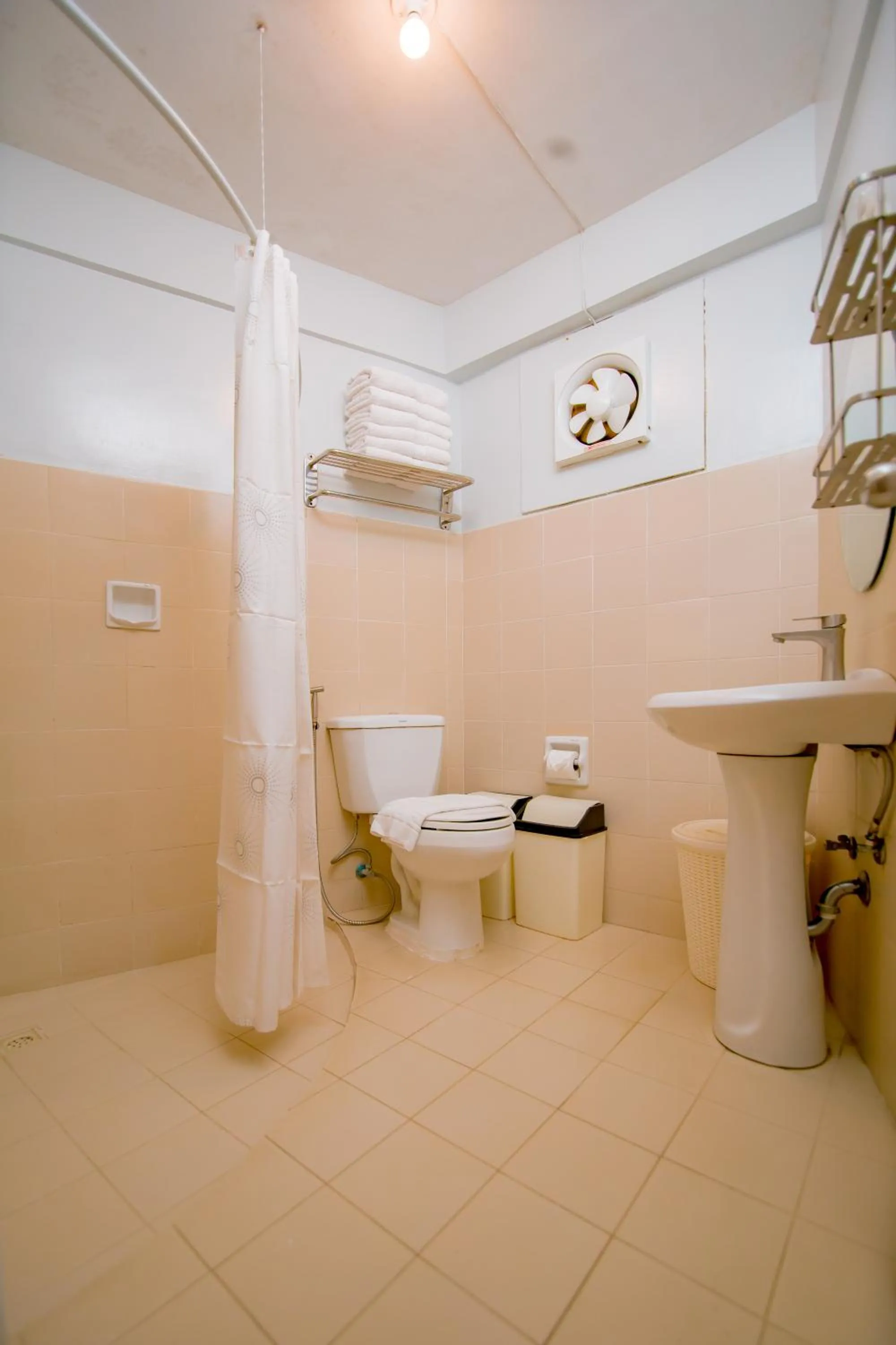 Shower in Paras Beach Resort - Camiguin