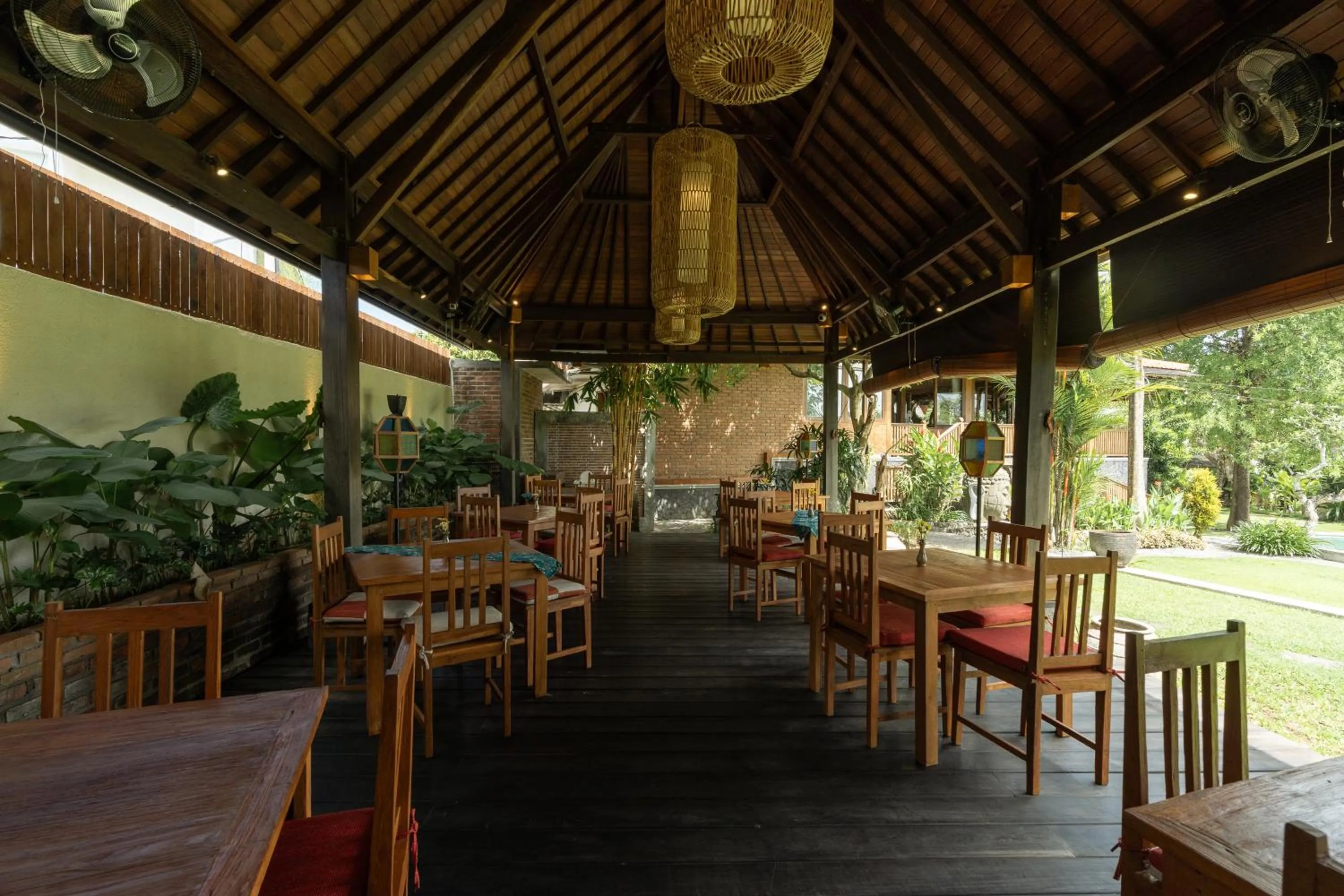 Restaurant/places to eat in Natajiwa Village