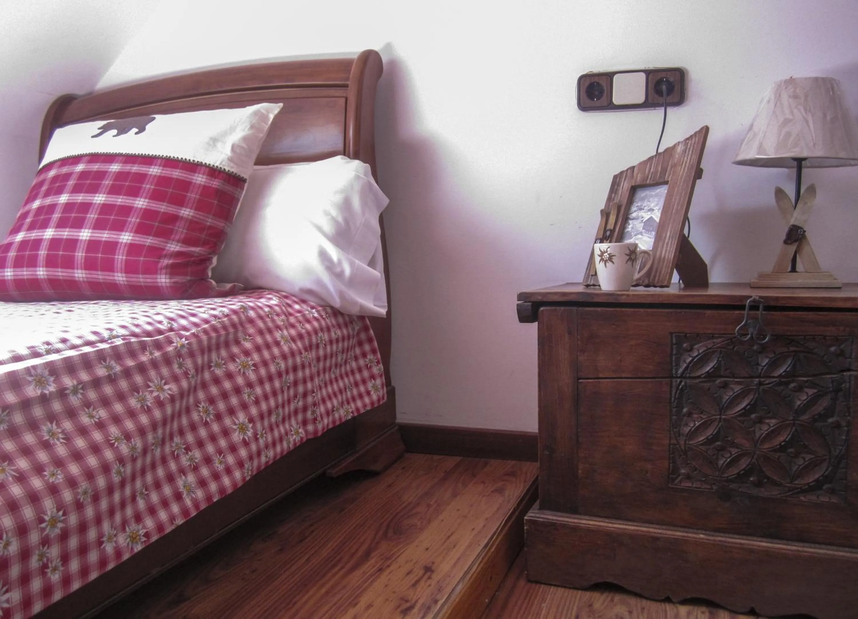 Bedroom, Bed in San Marsial Benasque Apart Hotel