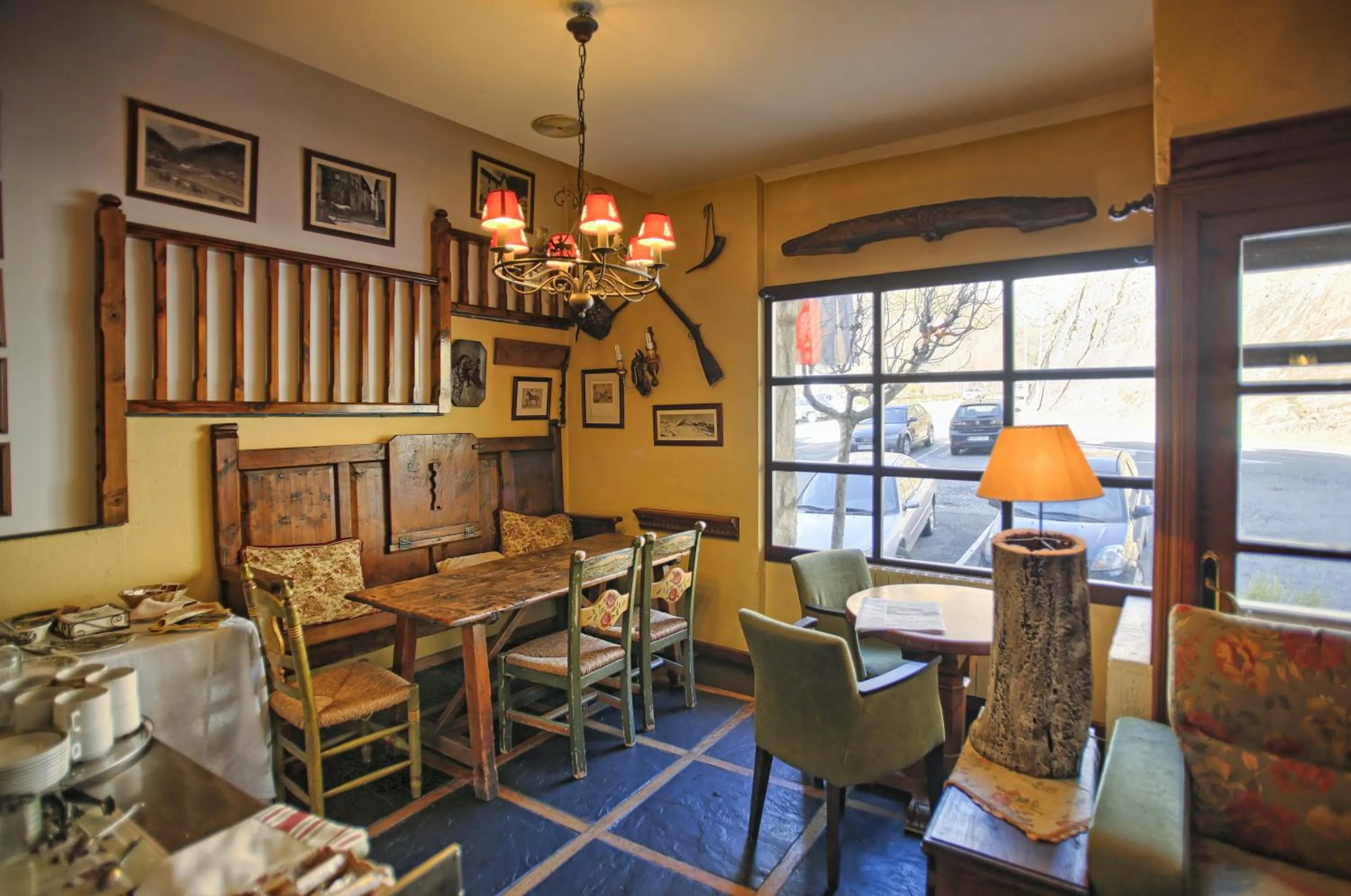 Lounge or bar in San Marsial Benasque Apart Hotel