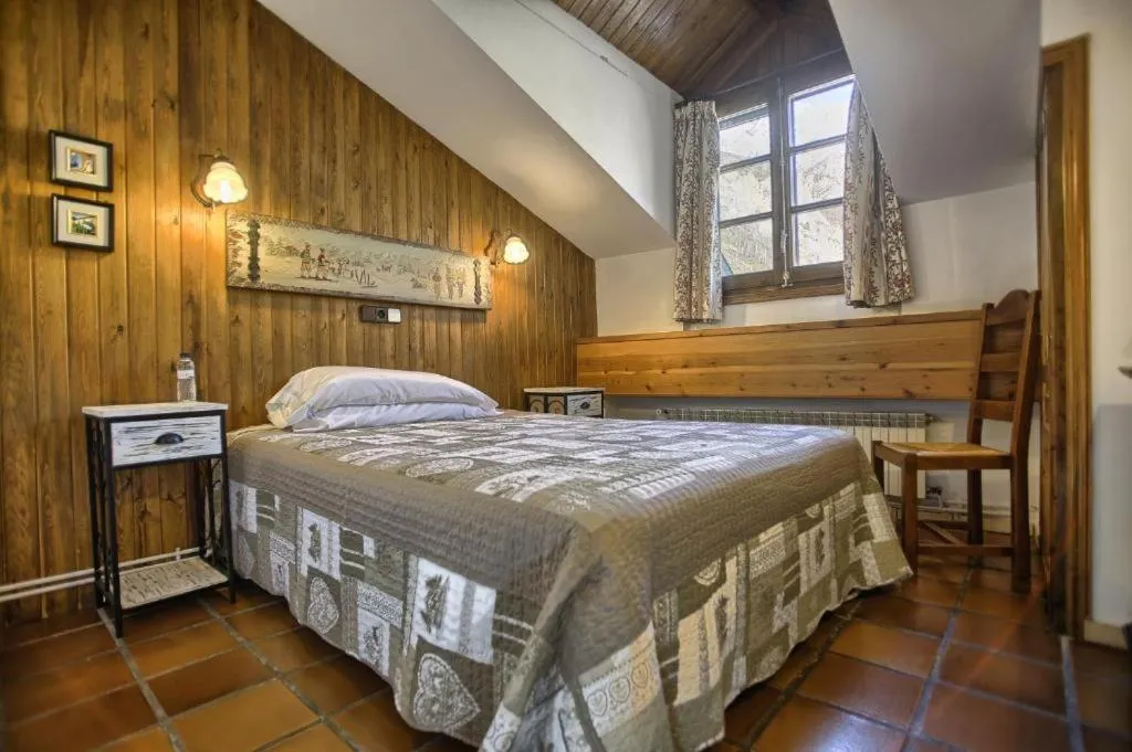 Bed in San Marsial Benasque Apart Hotel