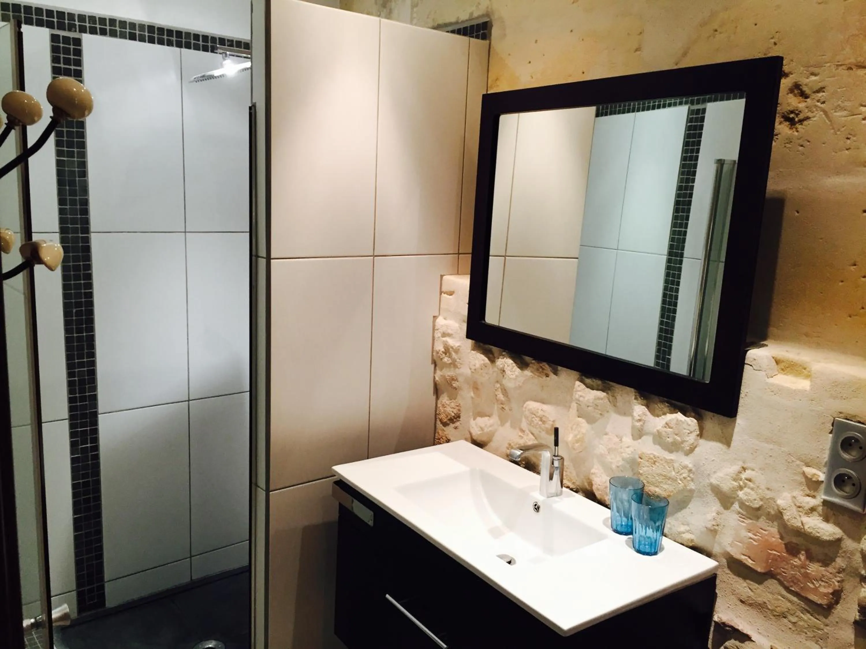 Shower in Appartements "La Chambre D'Ami"