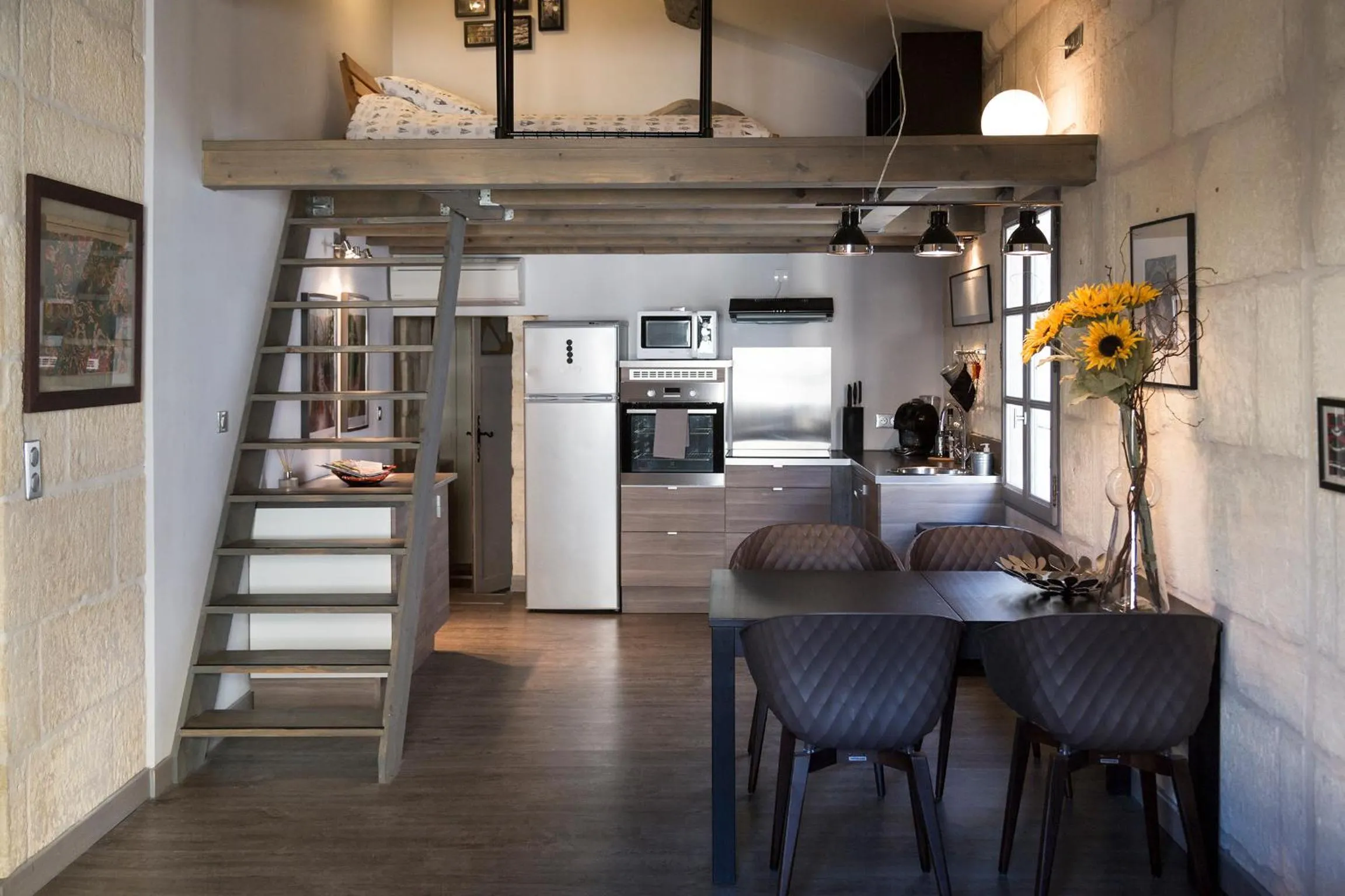 Dining area in Appartements "La Chambre D'Ami"