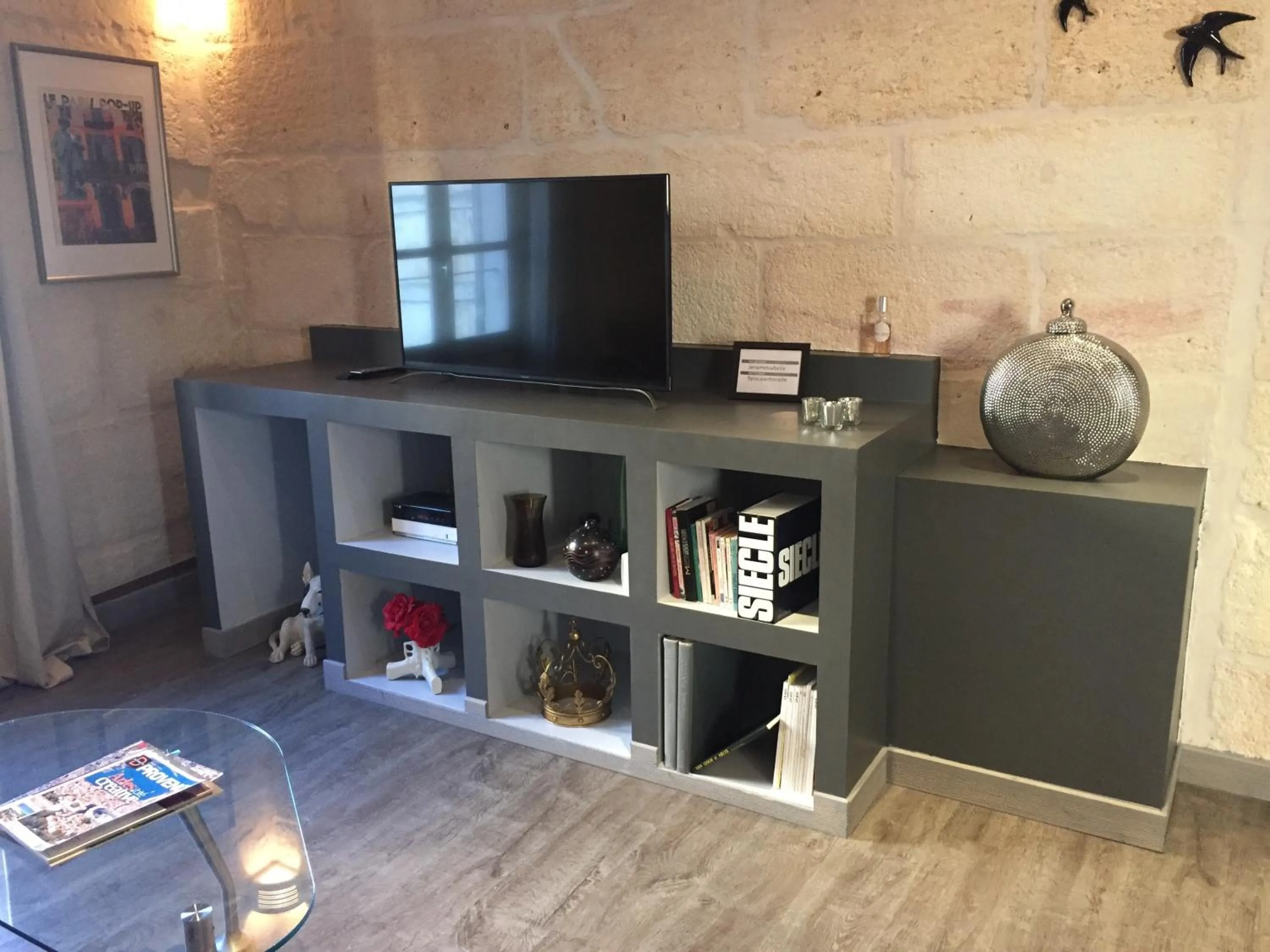 Communal lounge/ TV room in Appartements "La Chambre D'Ami"