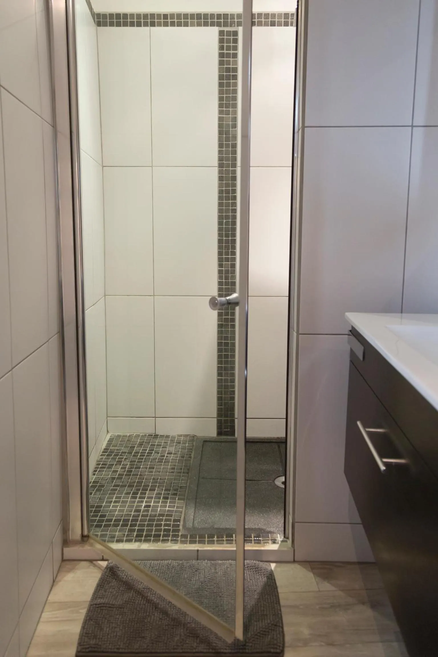Shower in Appartements "La Chambre D'Ami"