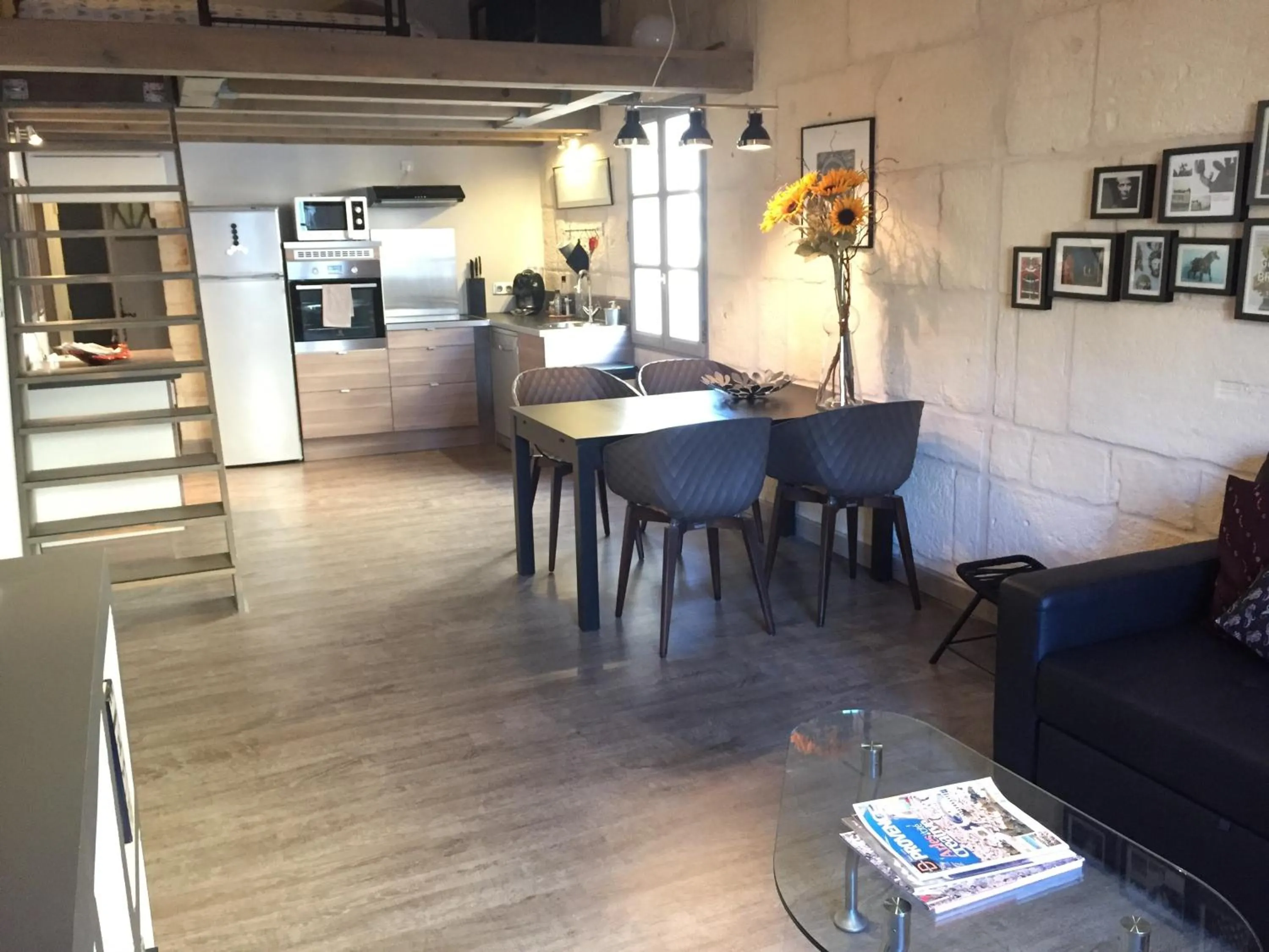 Communal lounge/ TV room in Appartements "La Chambre D'Ami"