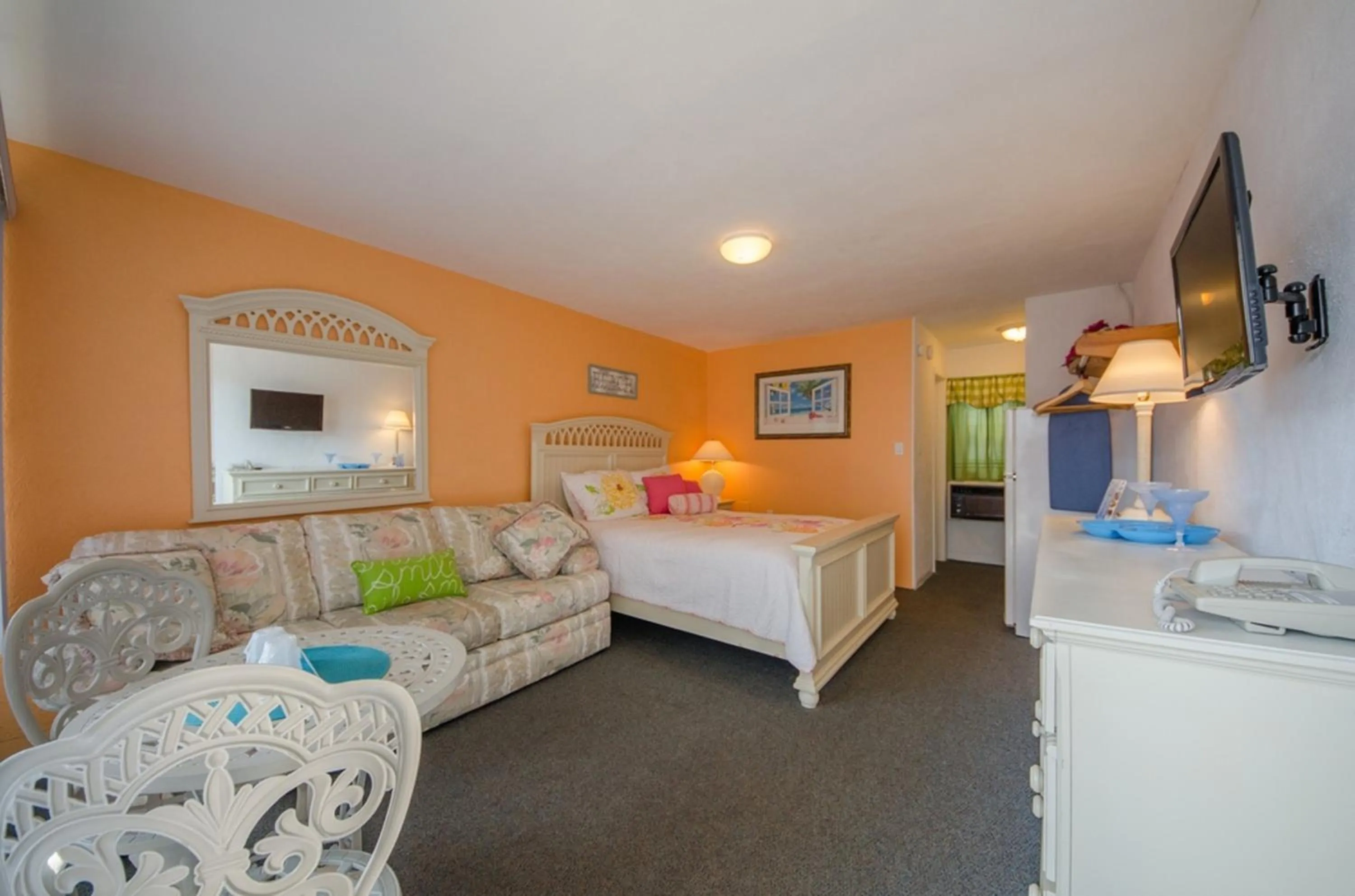 Bed in Tangiers Resort Motel