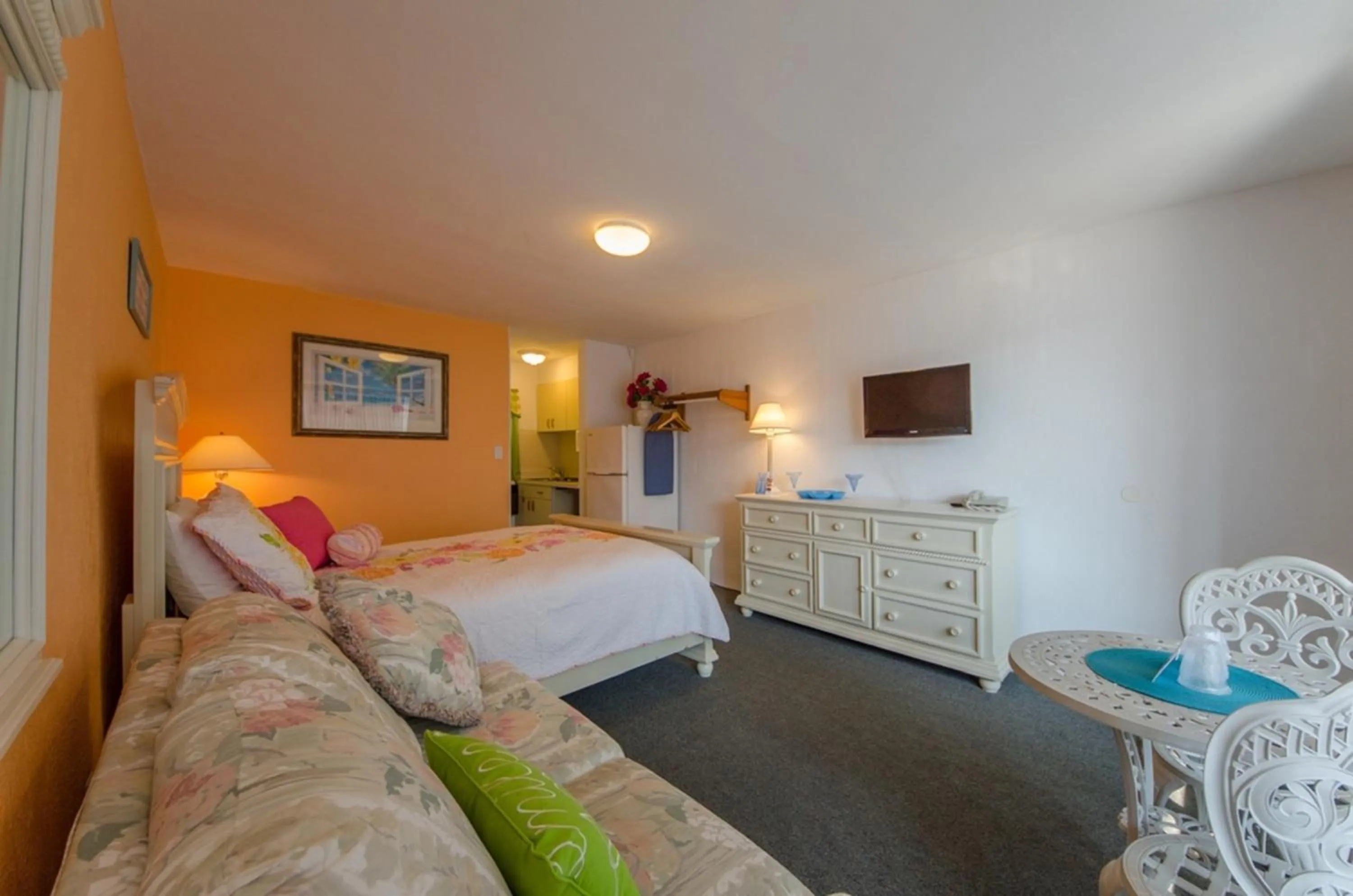 Photo of the whole room in Tangiers Resort Motel