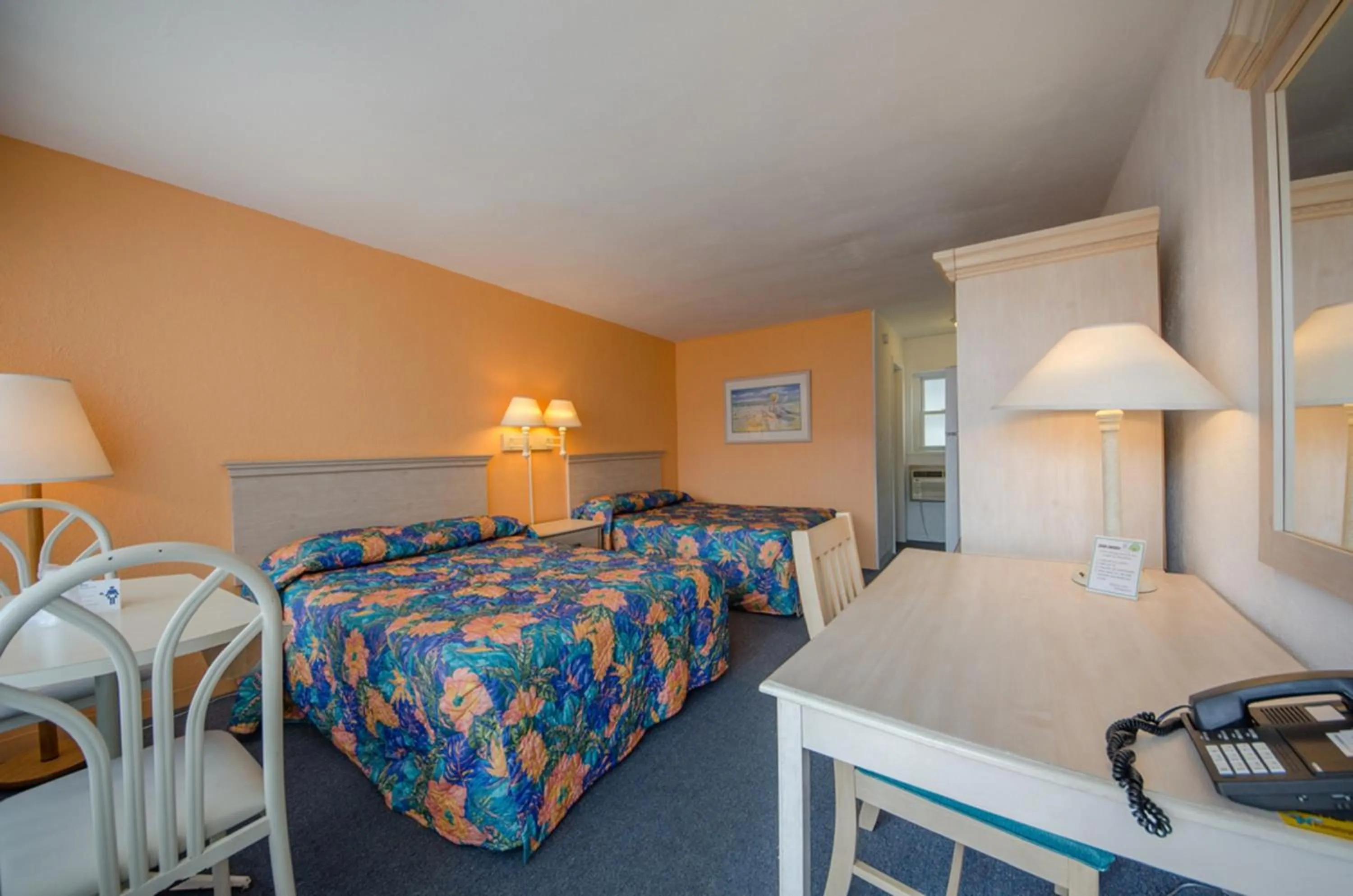 Bed in Tangiers Resort Motel