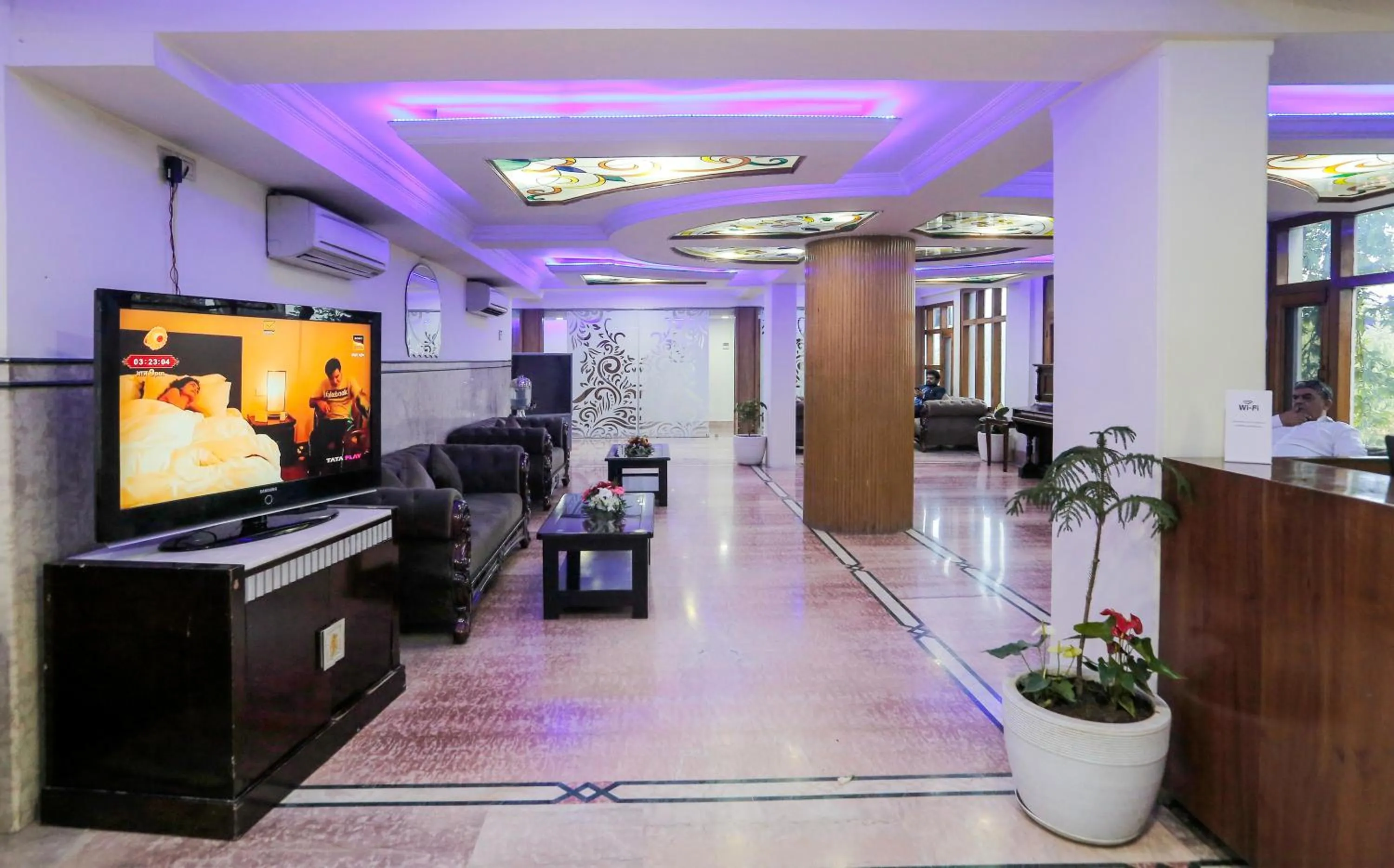 Communal lounge/ TV room in Hotel The Residency Srinagar