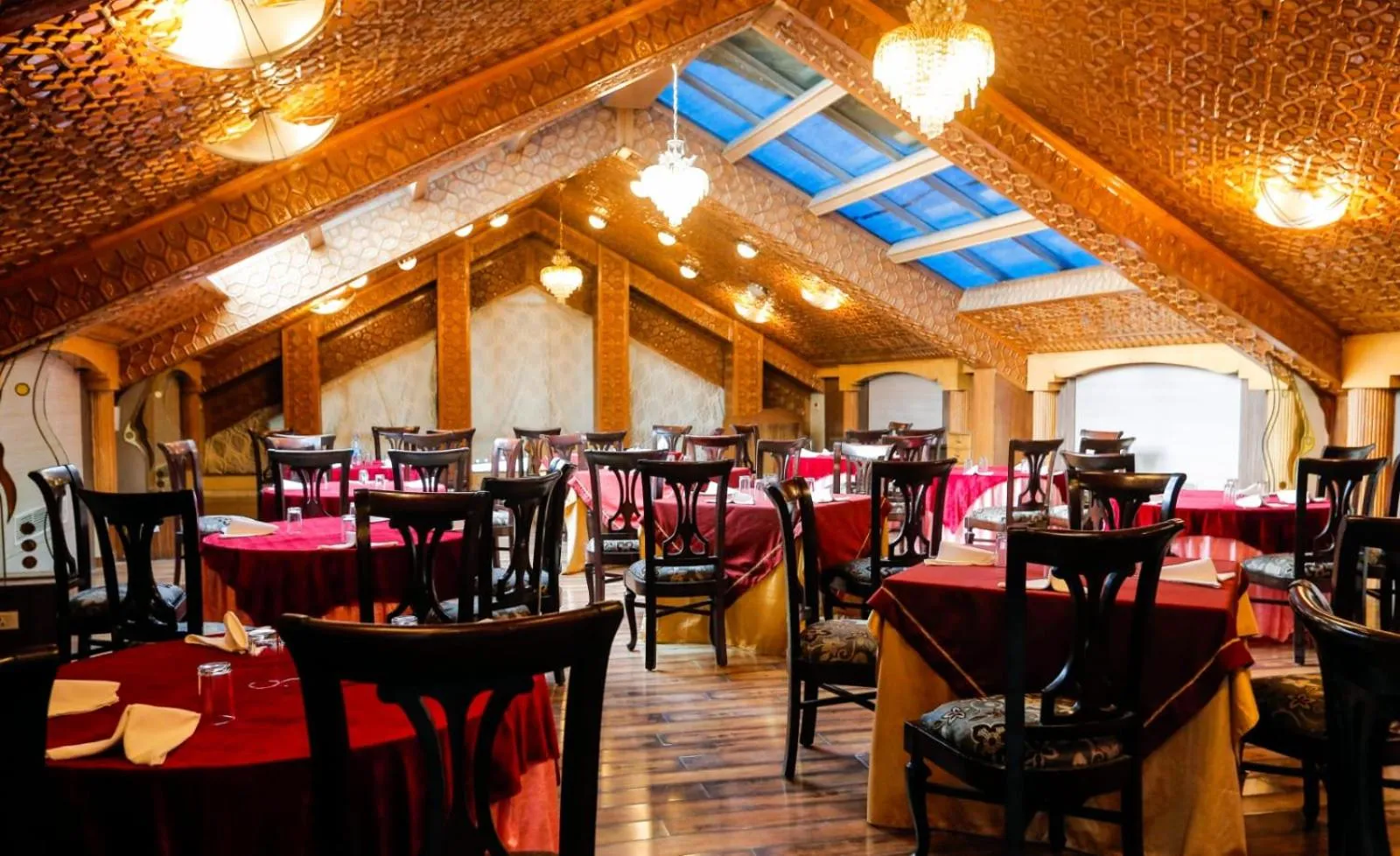 Restaurant/places to eat in Hotel The Residency Srinagar