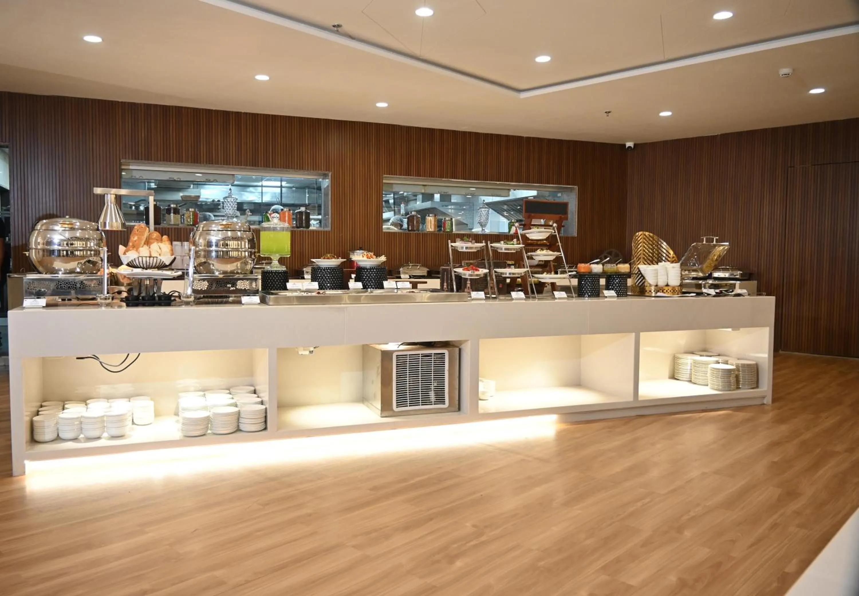 Restaurant/places to eat in Pam Premium Hotel Vadodara