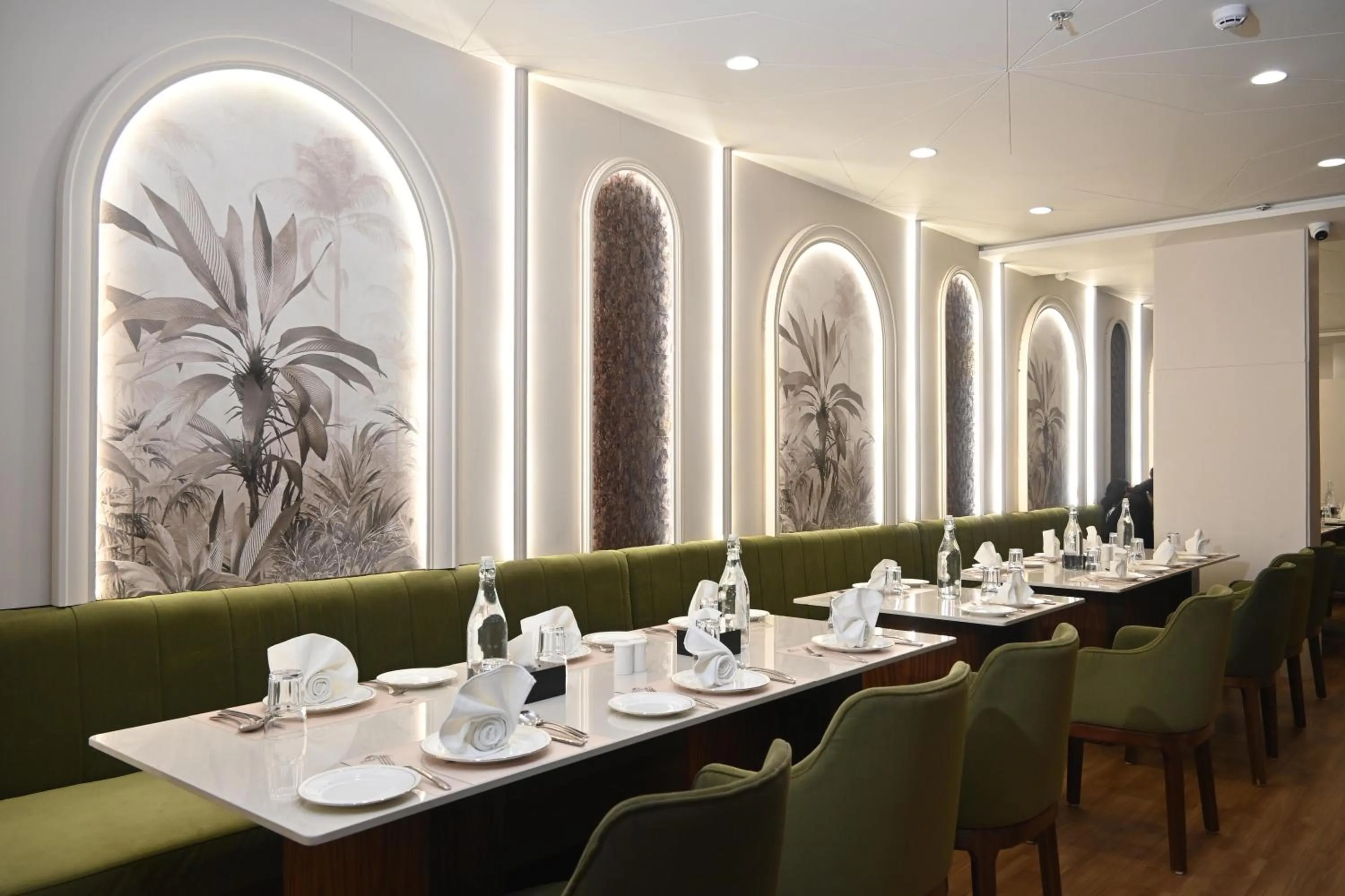 Restaurant/places to eat in Pam Premium Hotel Vadodara