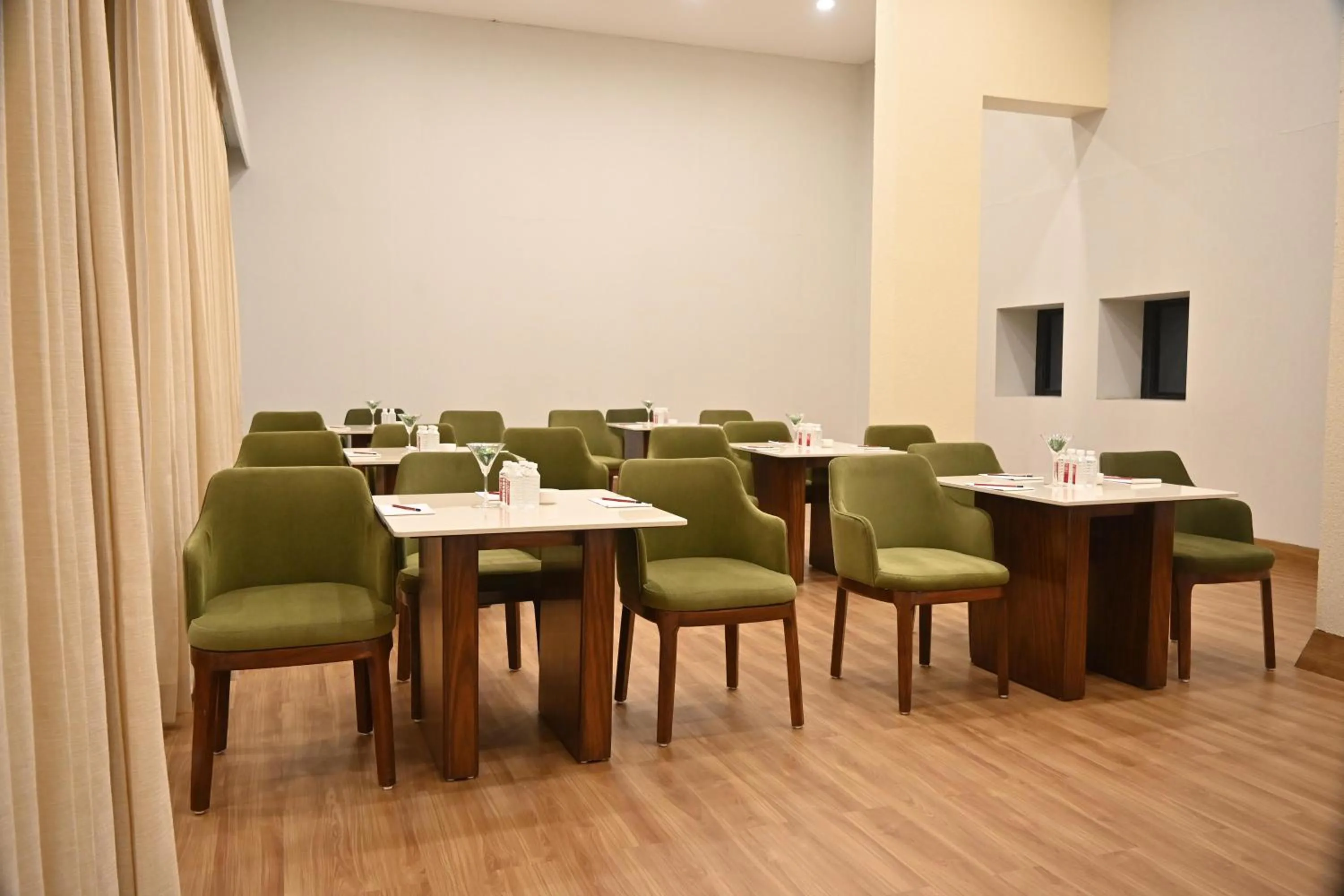 Banquet/Function facilities in Pam Premium Hotel Vadodara