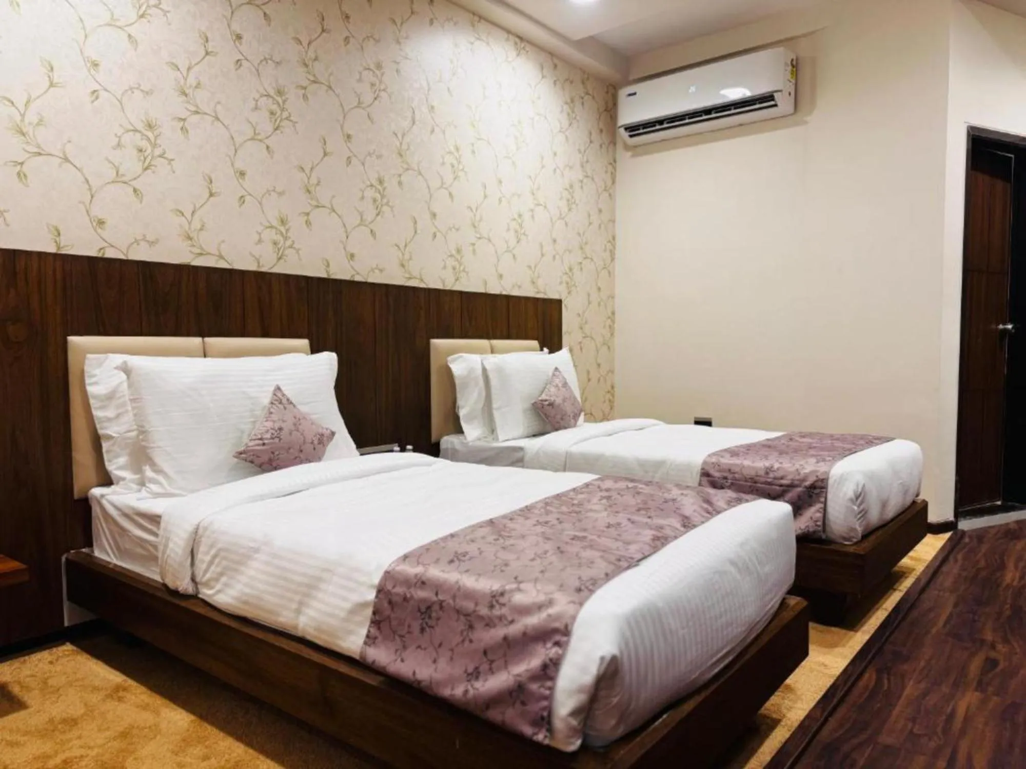 Bed in Pam Premium Hotel Vadodara