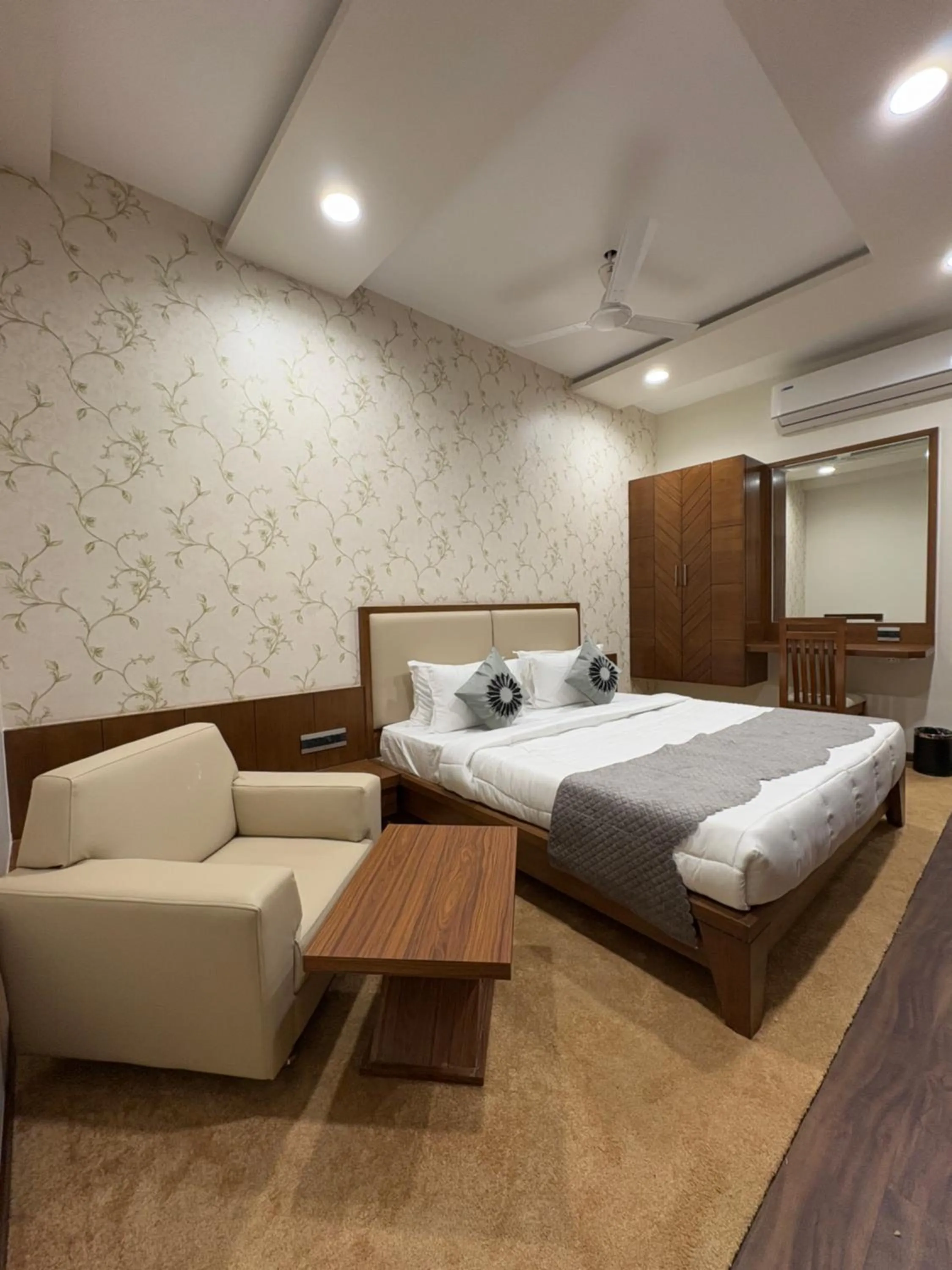 Bed in Pam Premium Hotel Vadodara