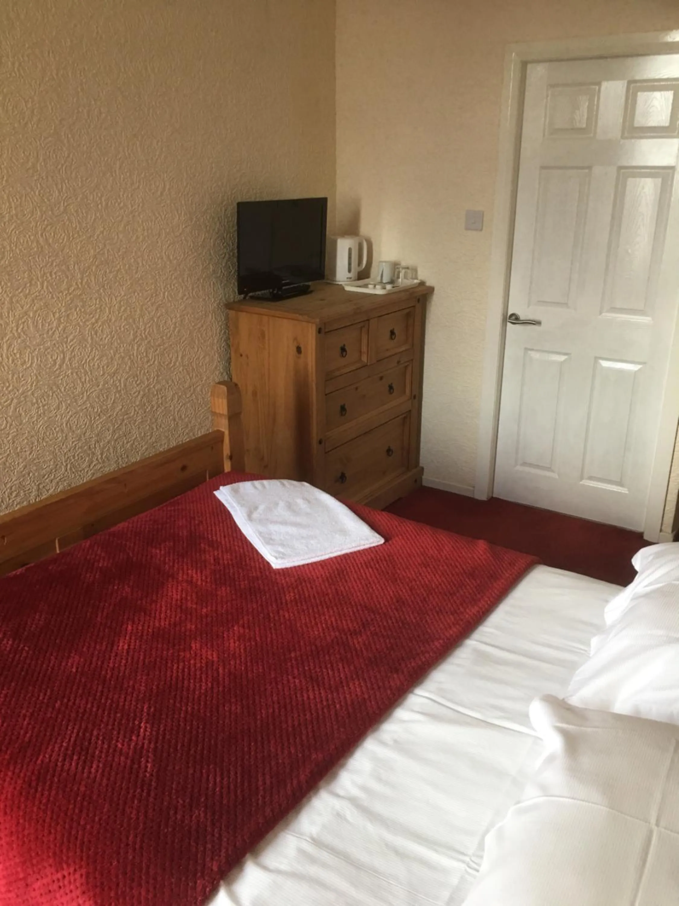 Bed in Camelot Seafront Hotel