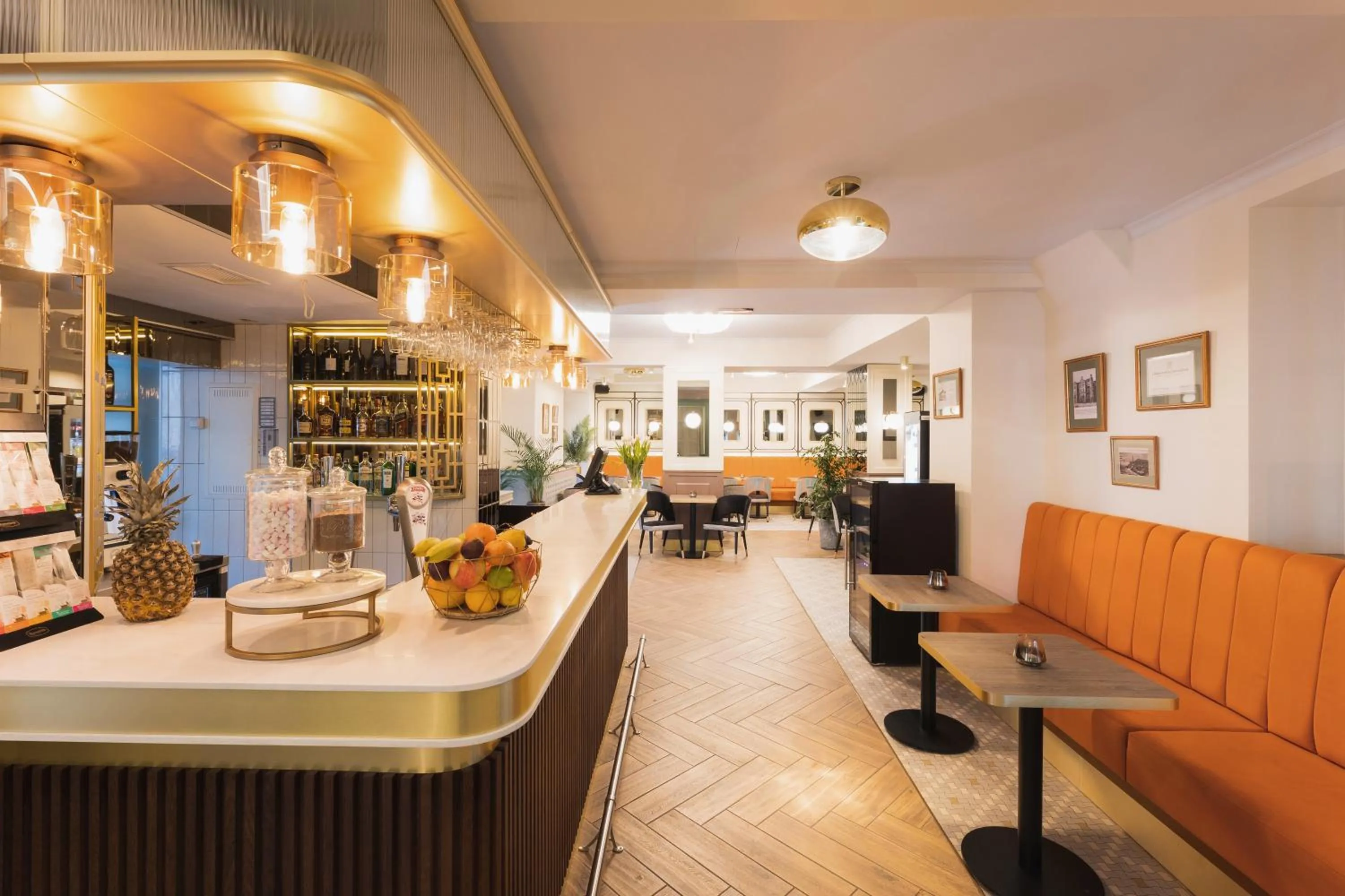 Restaurant/places to eat in H Villa Herkules