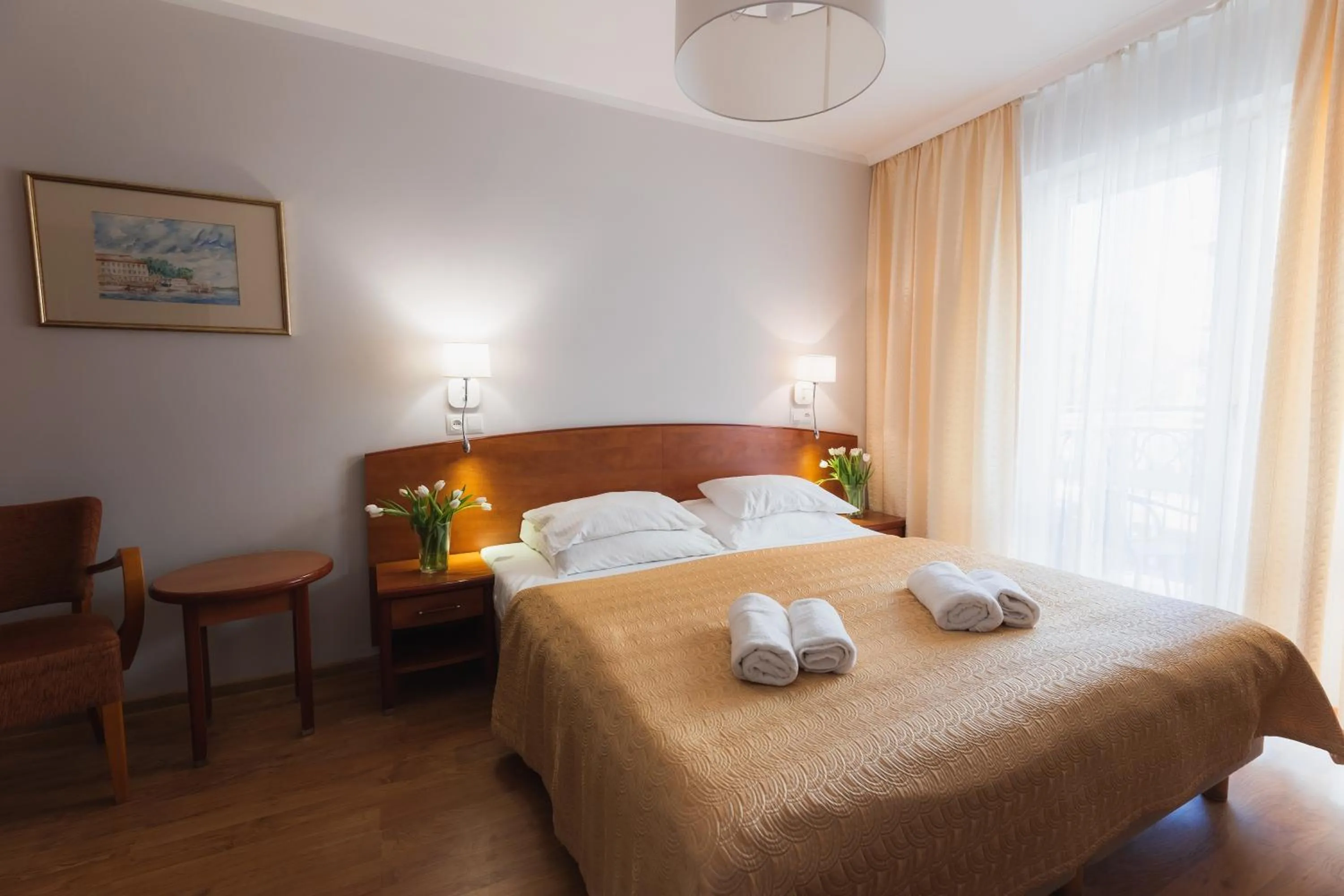 Photo of the whole room, Bed in H Villa Herkules