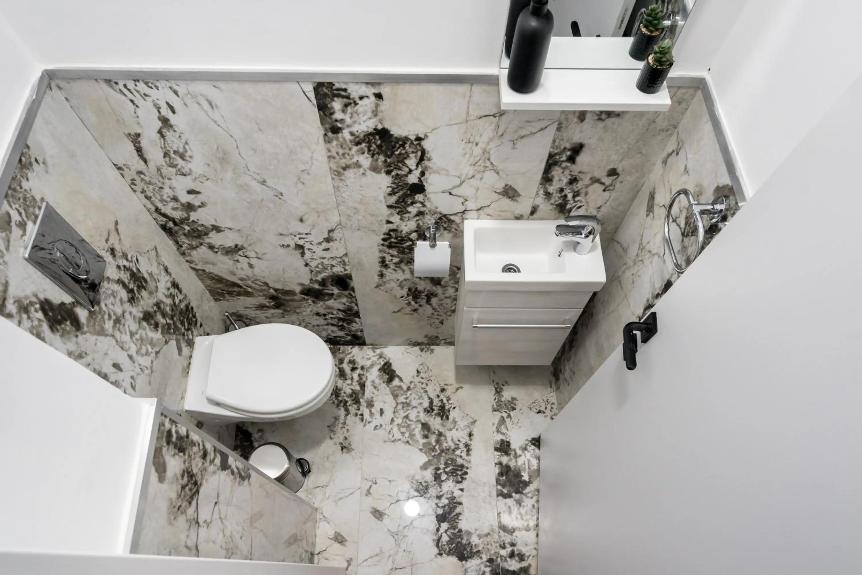 Toilet in Pop Up ApartHotel