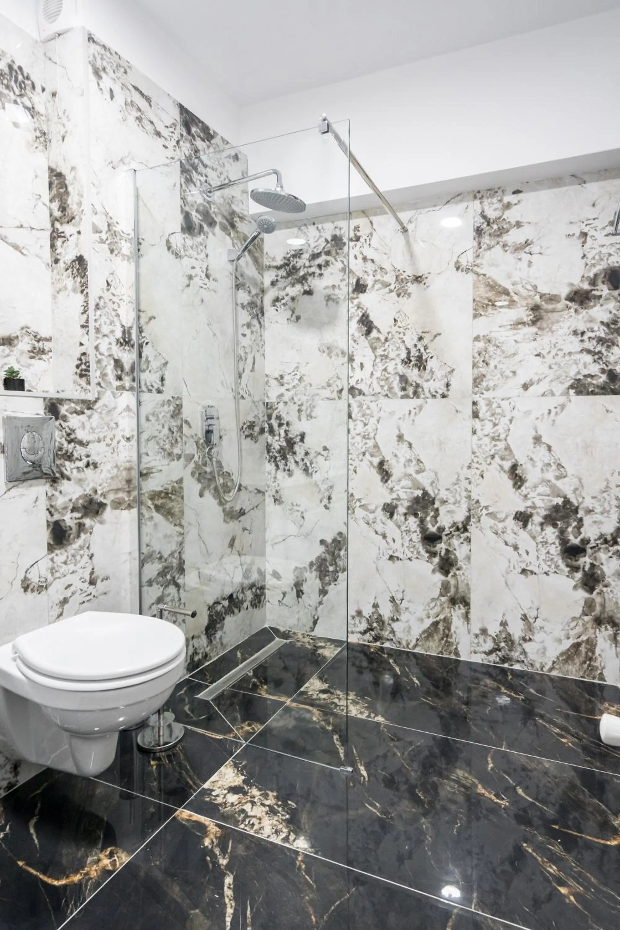 Shower in Pop Up ApartHotel