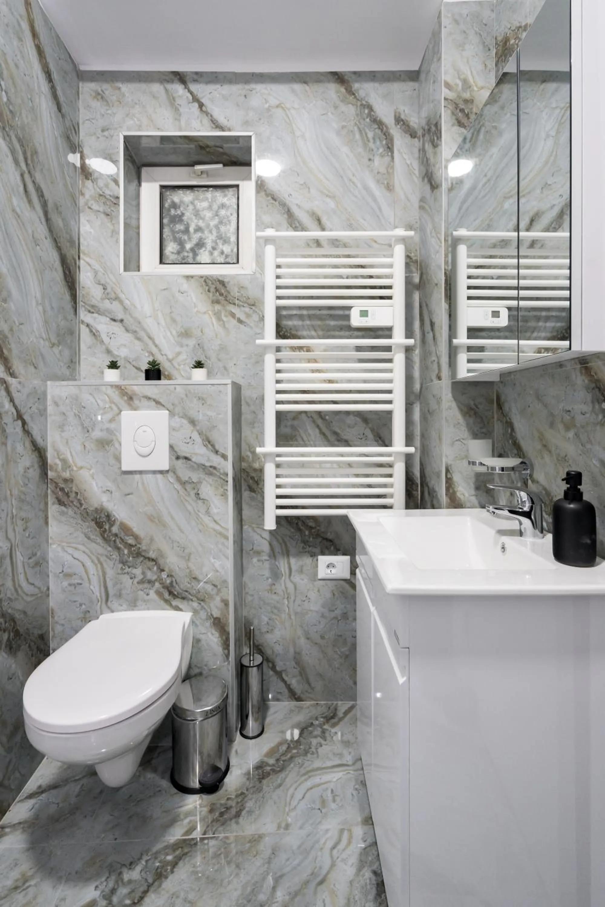 Shower in Pop Up ApartHotel