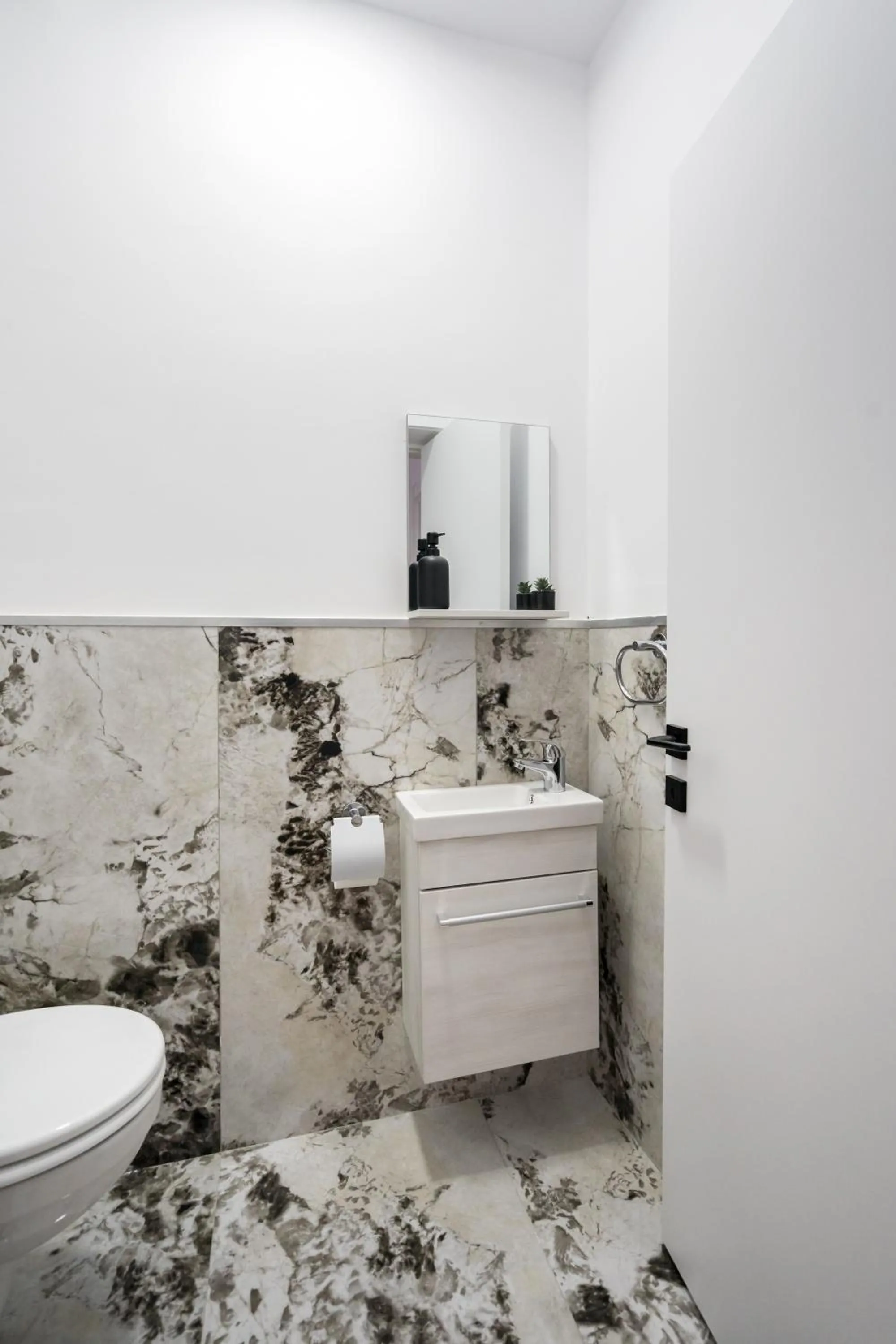 Toilet in Pop Up ApartHotel