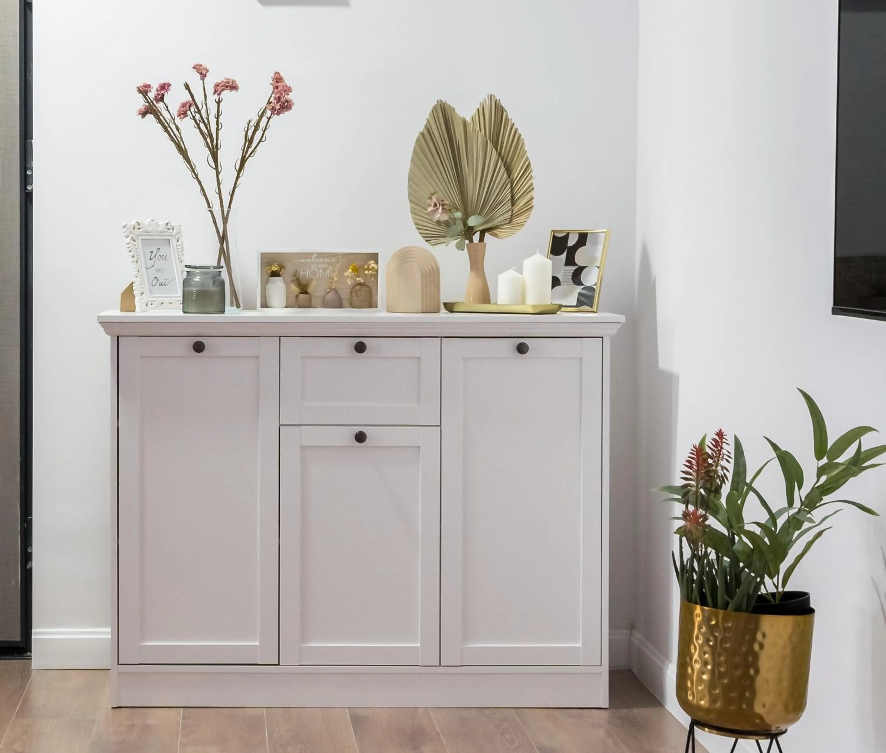 wardrobe in Pop Up ApartHotel