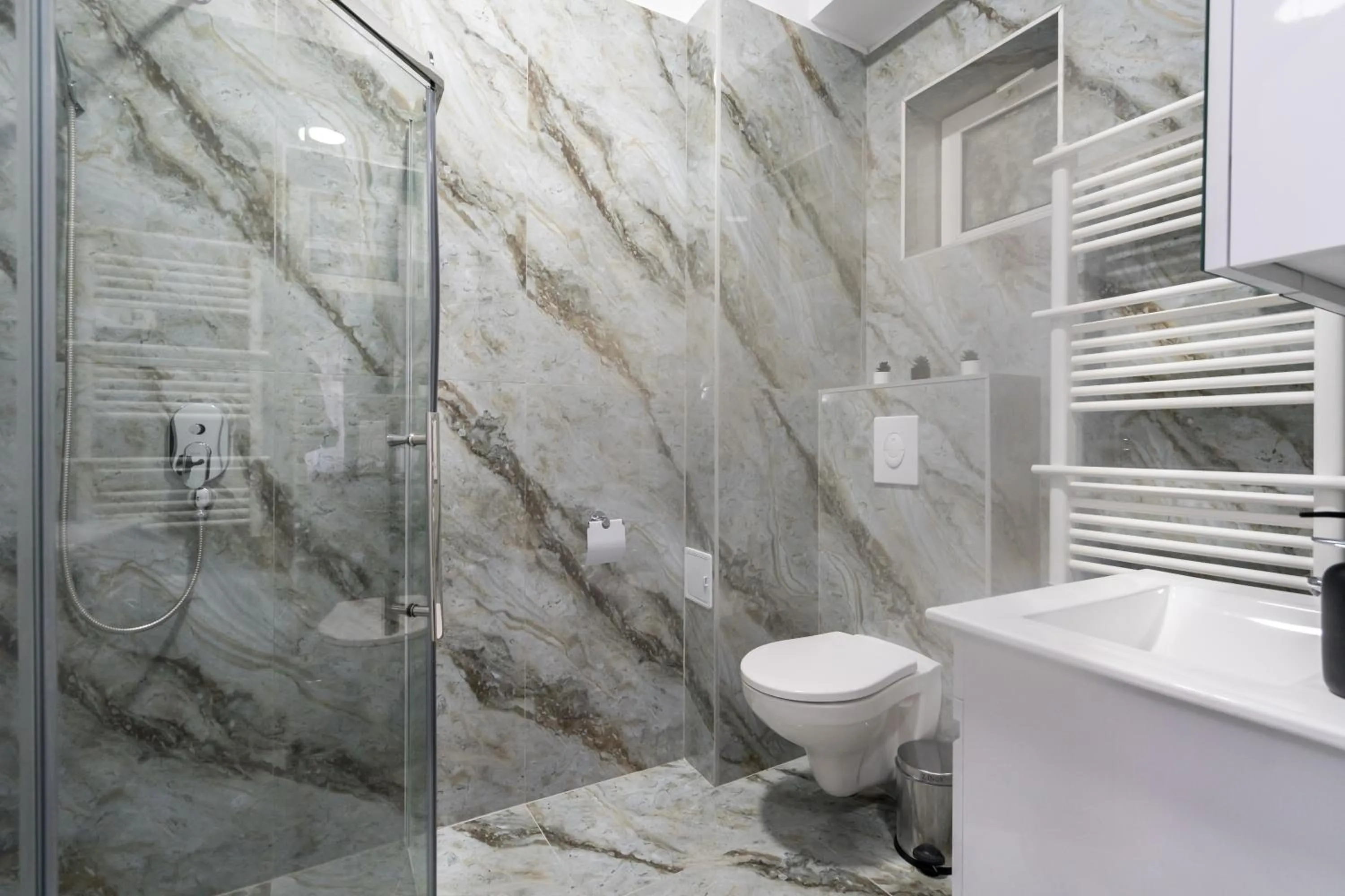 Shower in Pop Up ApartHotel