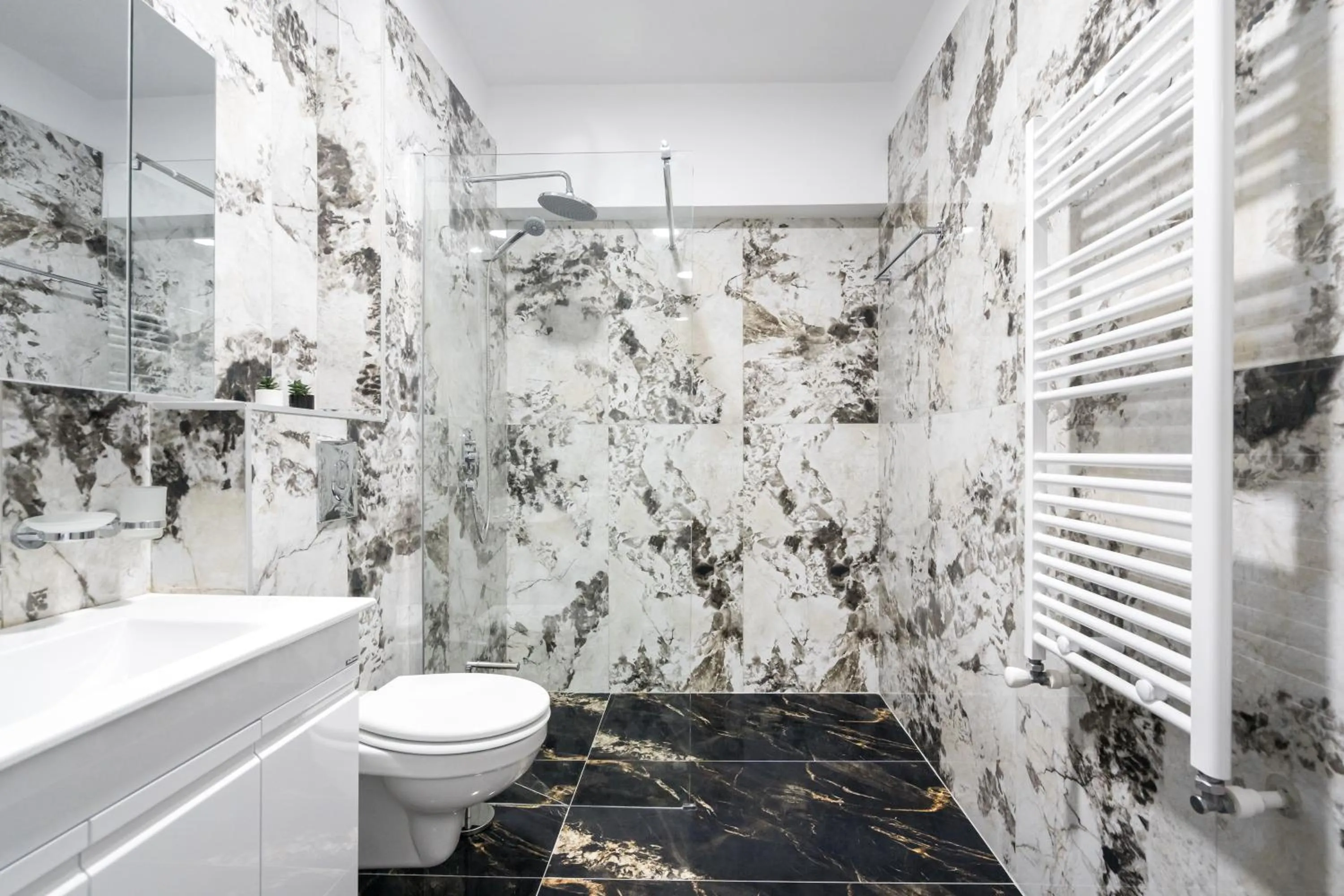 Shower in Pop Up ApartHotel