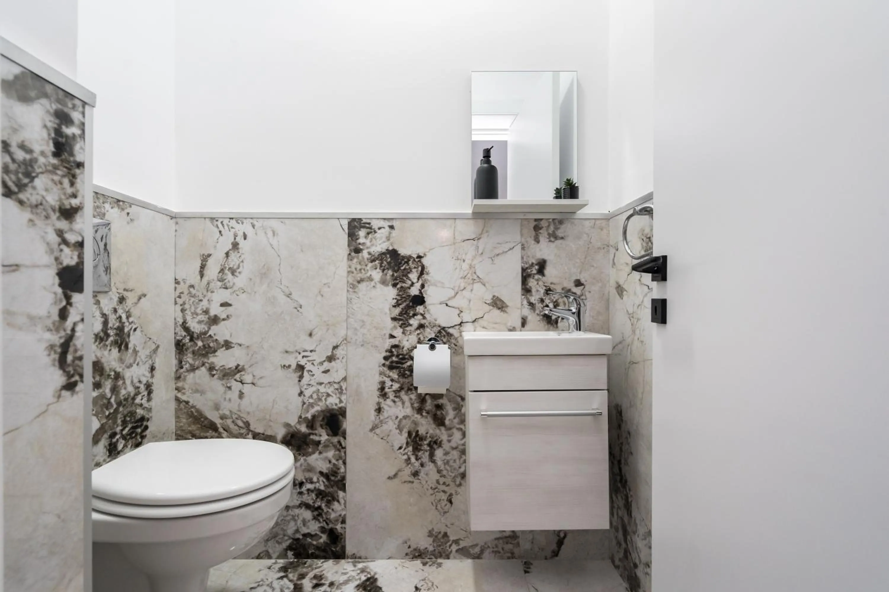 Toilet in Pop Up ApartHotel