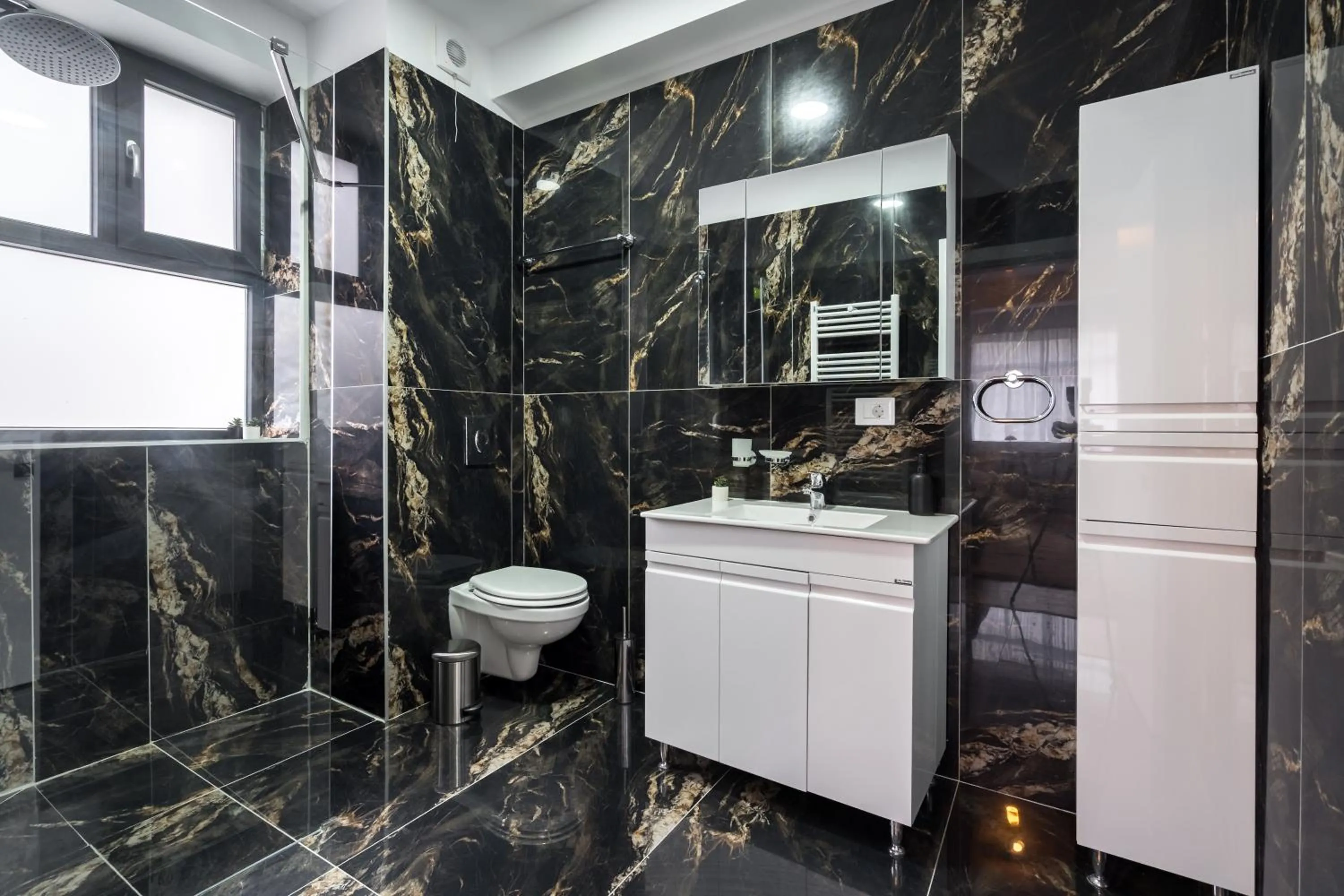 Shower in Pop Up ApartHotel