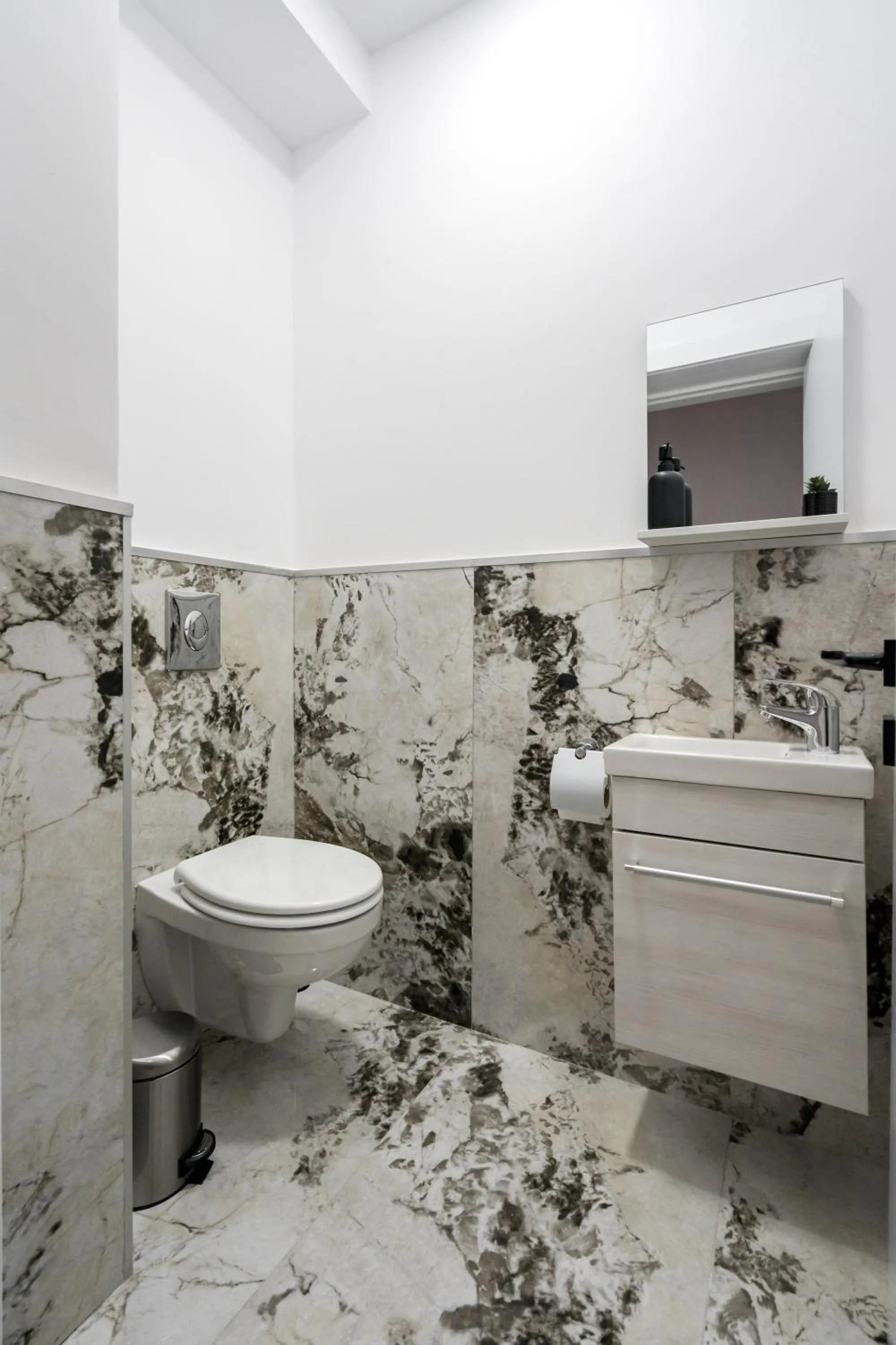 Toilet in Pop Up ApartHotel