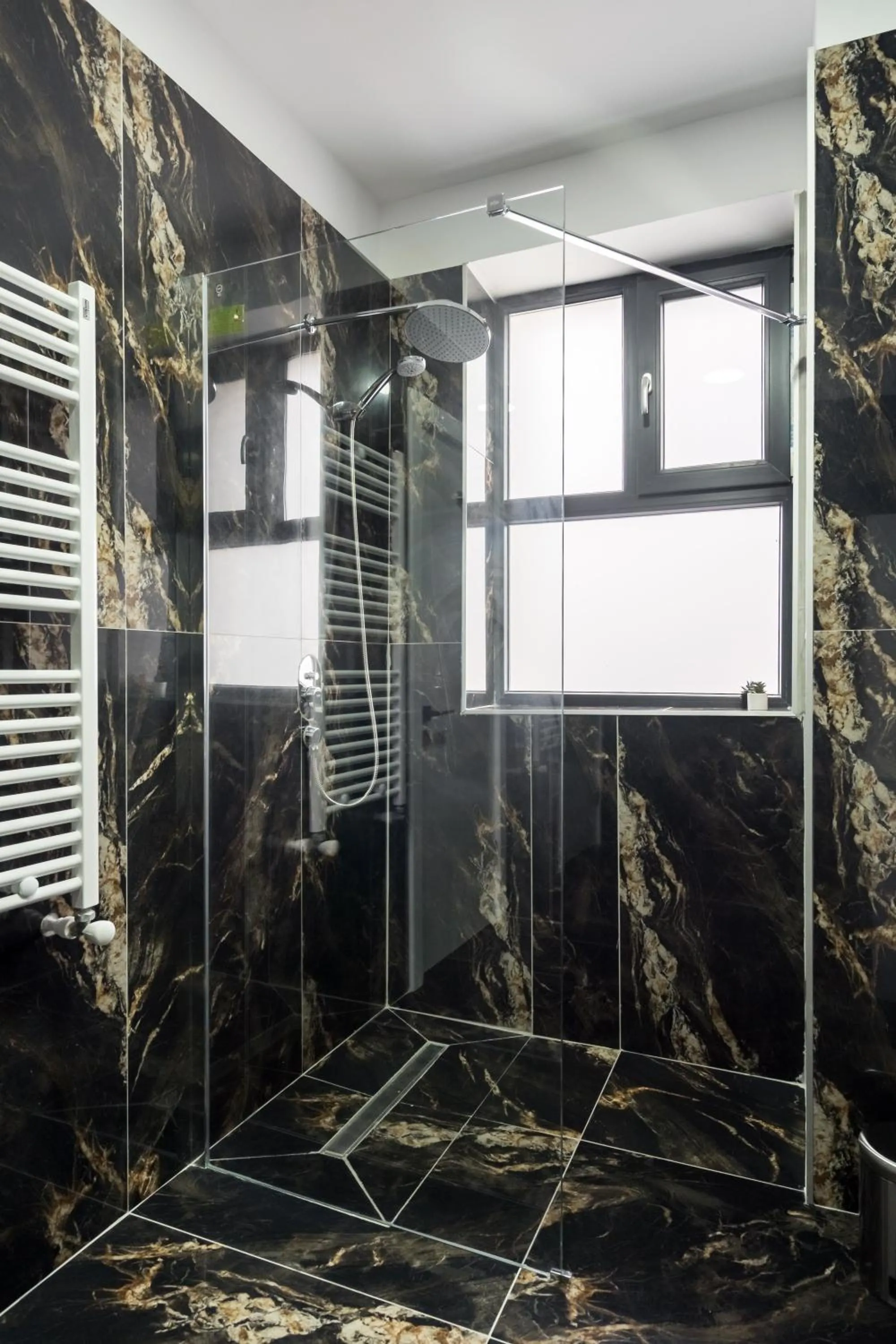 Shower in Pop Up ApartHotel