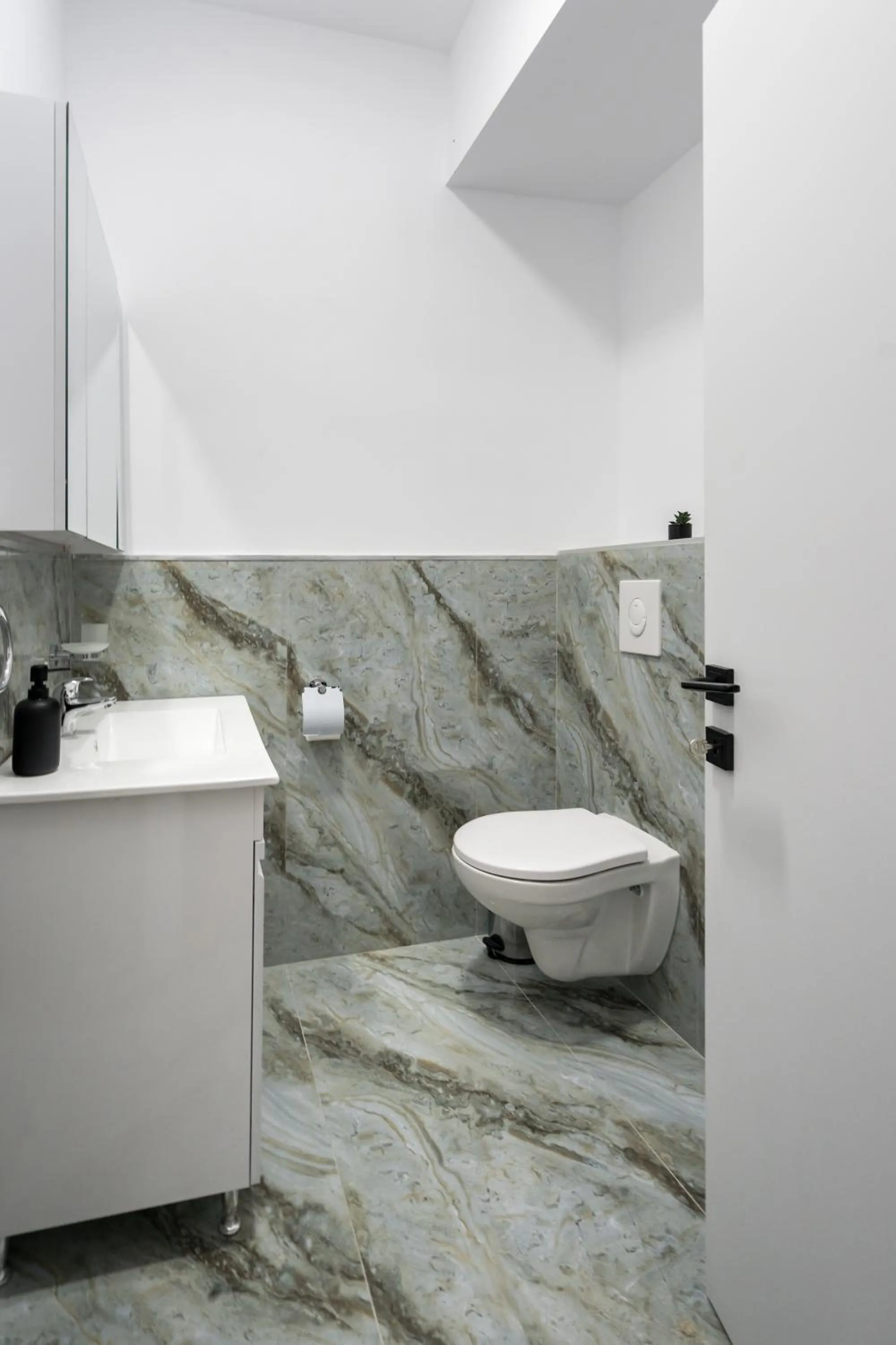 Toilet in Pop Up ApartHotel