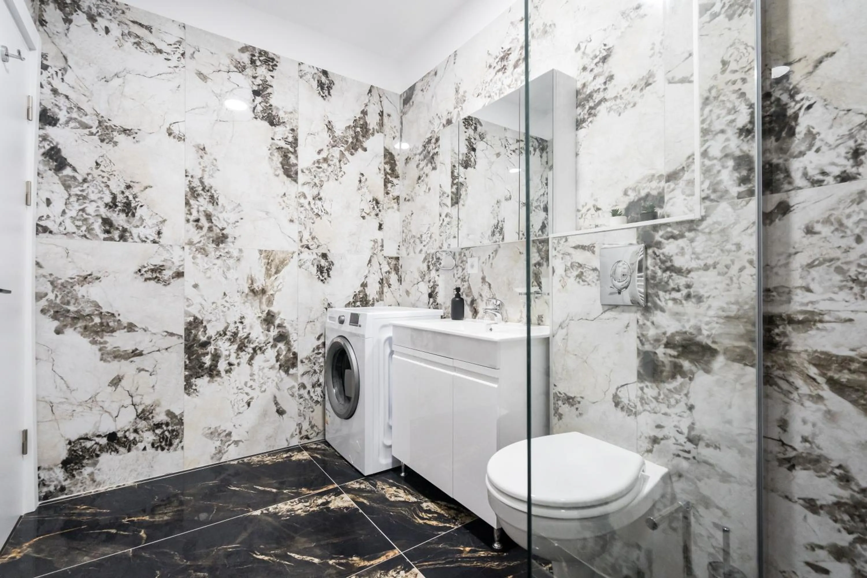 Shower in Pop Up ApartHotel