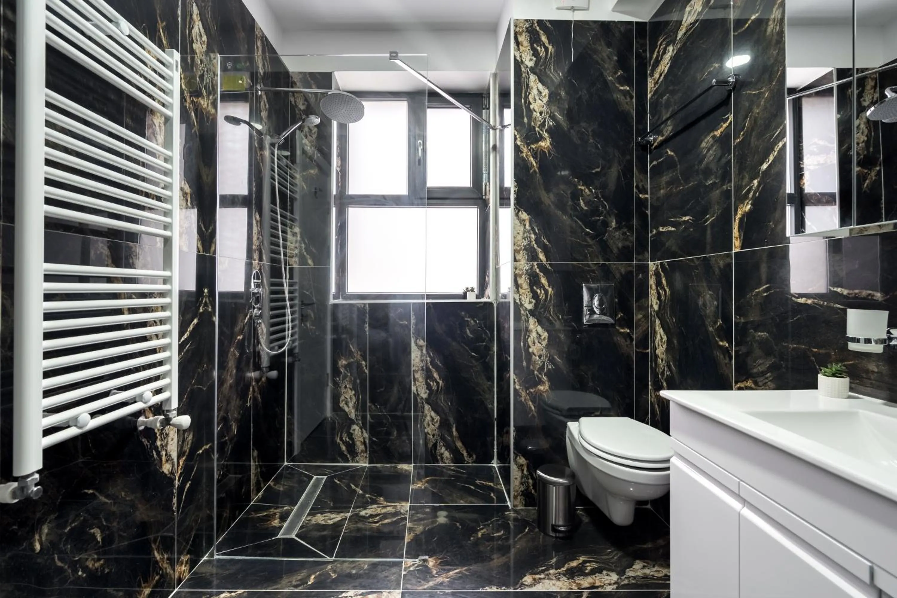 Shower in Pop Up ApartHotel