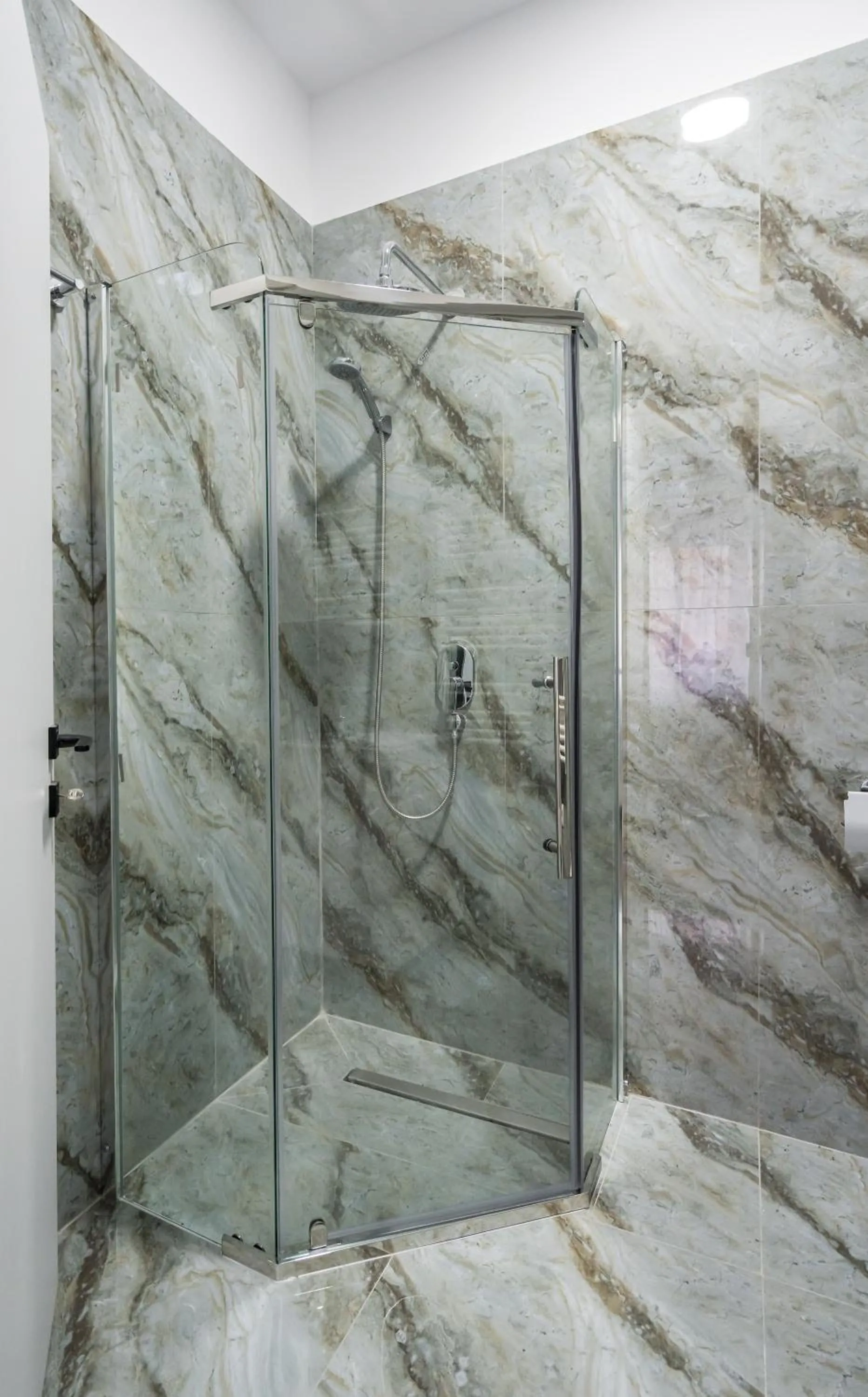 Shower in Pop Up ApartHotel