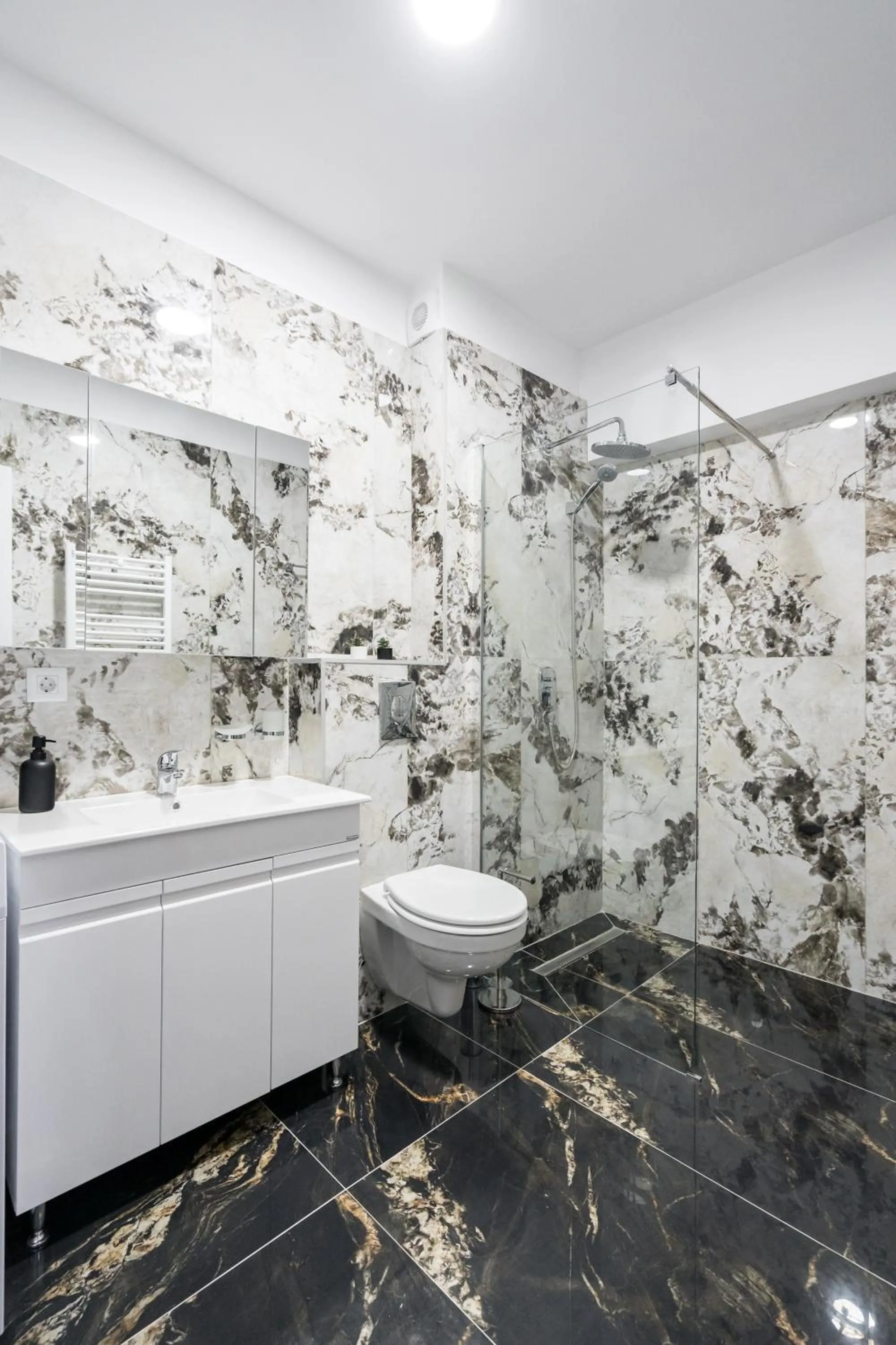 Shower in Pop Up ApartHotel