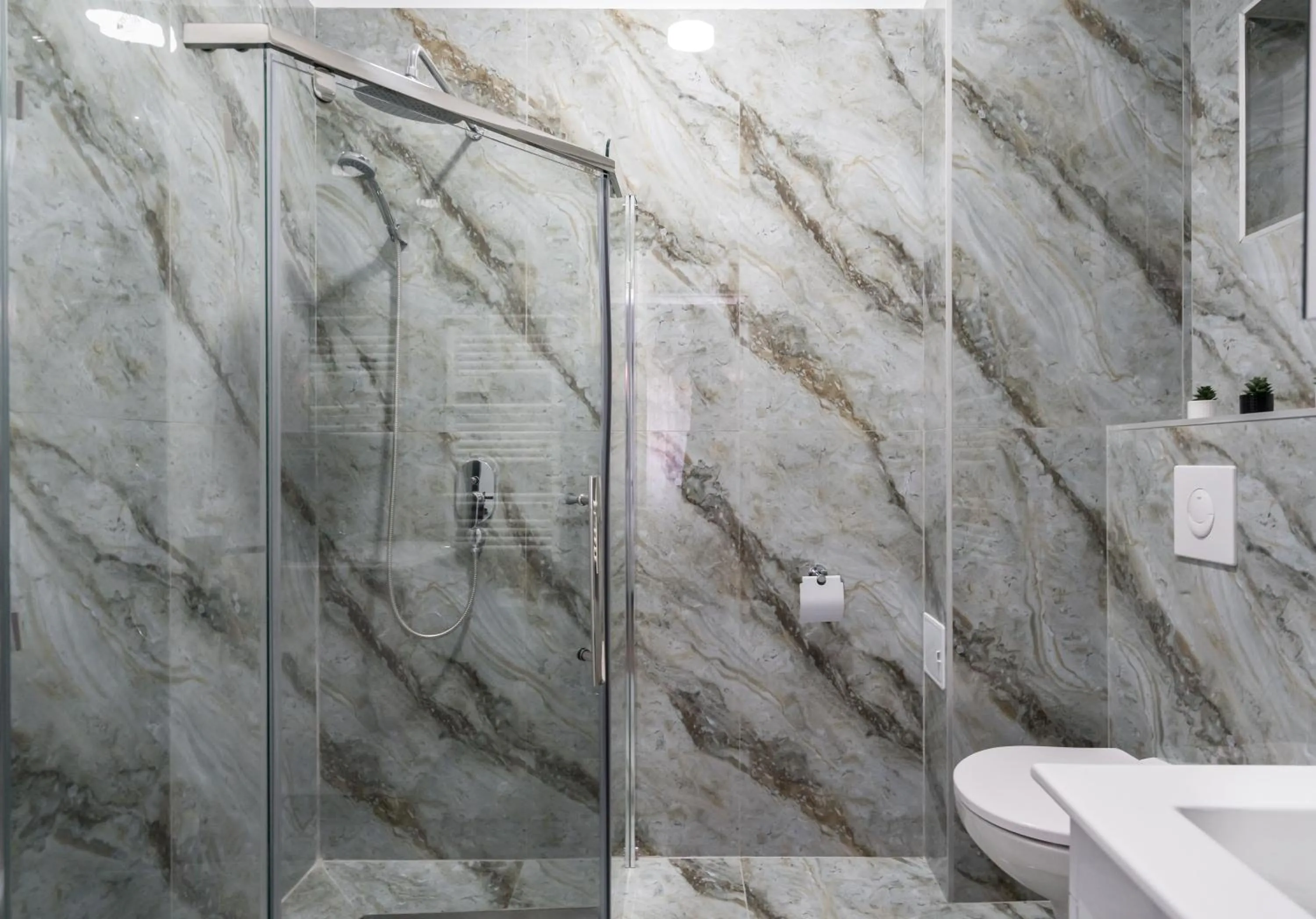 Shower in Pop Up ApartHotel